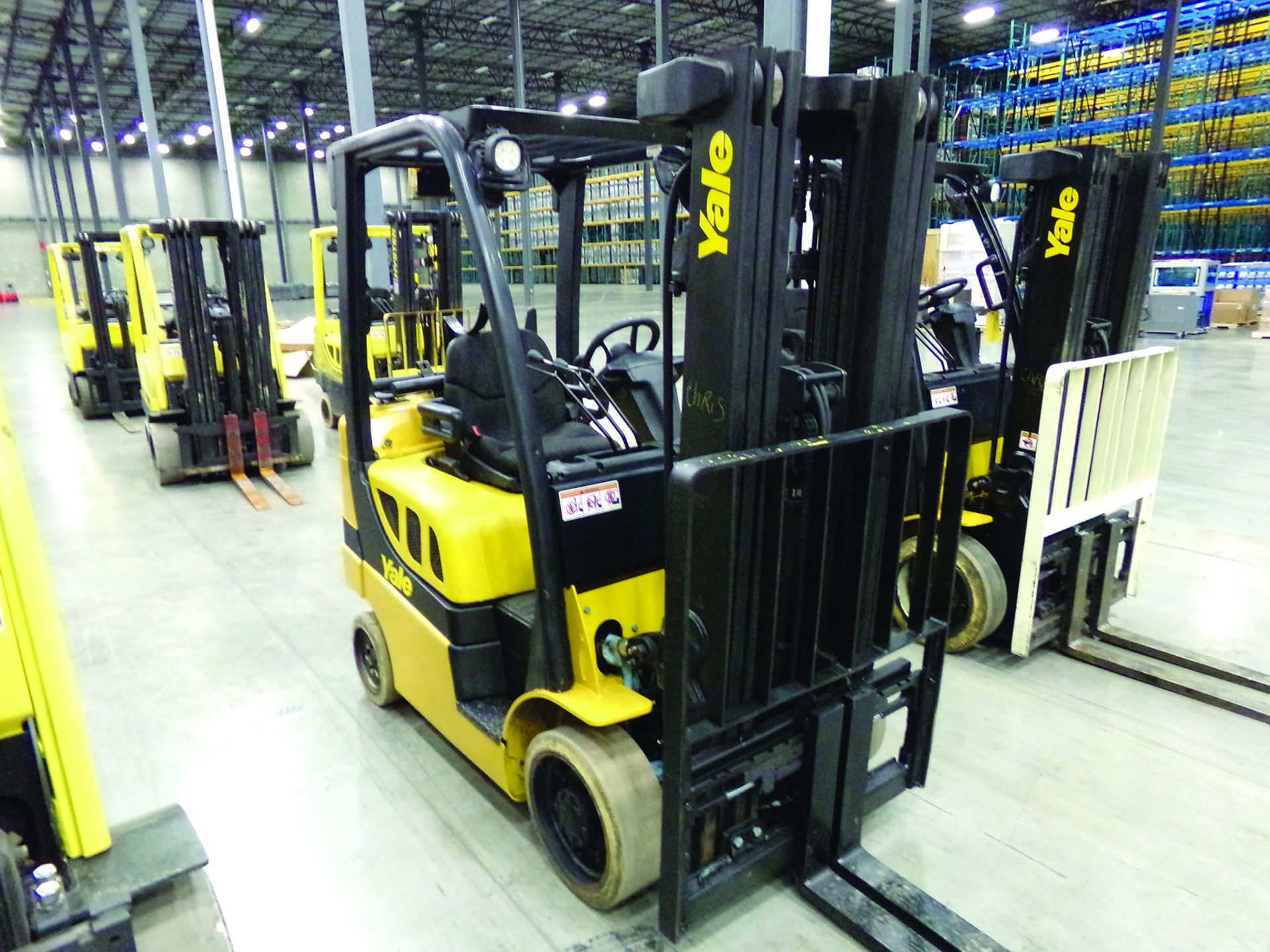 2015 YALE 5,000 LB. FORKLIFT, MODEL GLC050VXNVSE085, S/N B910V01663M, 15,060 HOURS, 4' FORKS, 3-STAG - Image 5 of 6