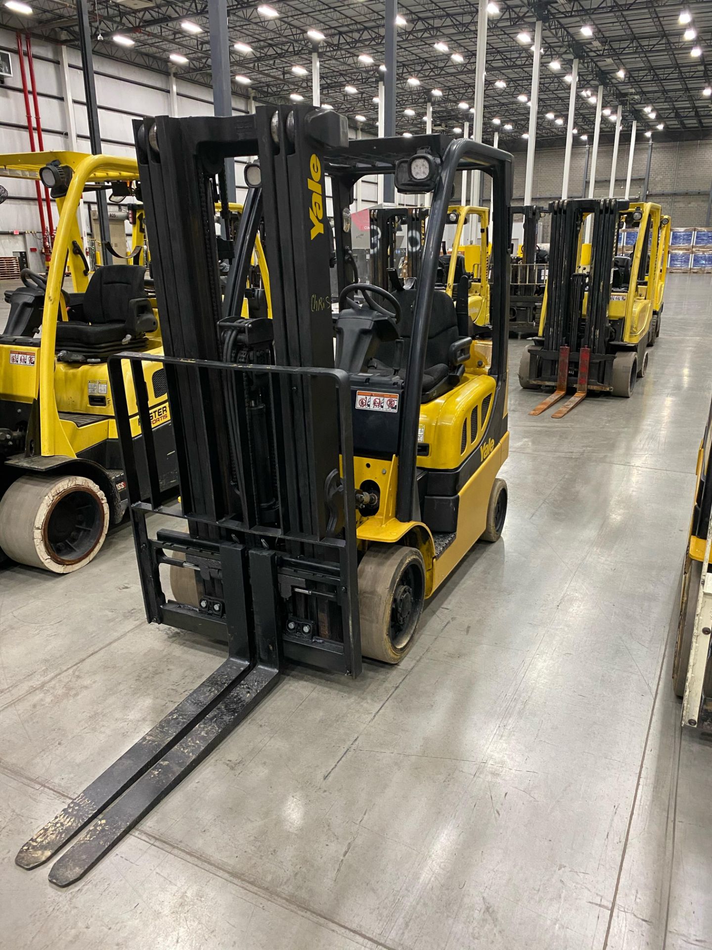 2015 YALE 5,000 LB. FORKLIFT, MODEL GLC050VXNVSE085, S/N B910V01663M, 15,060 HOURS, 4' FORKS, 3-STAG