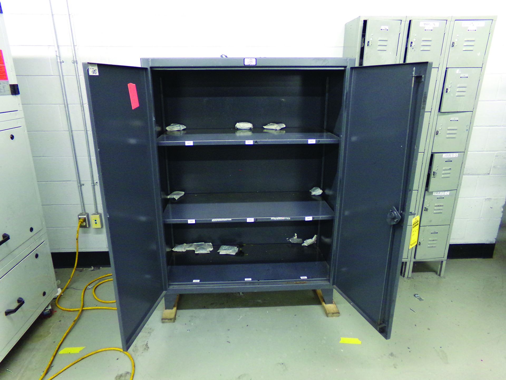 STRONG HOLD 2-DOOR CABINET W/ LOCKERS - Image 2 of 3