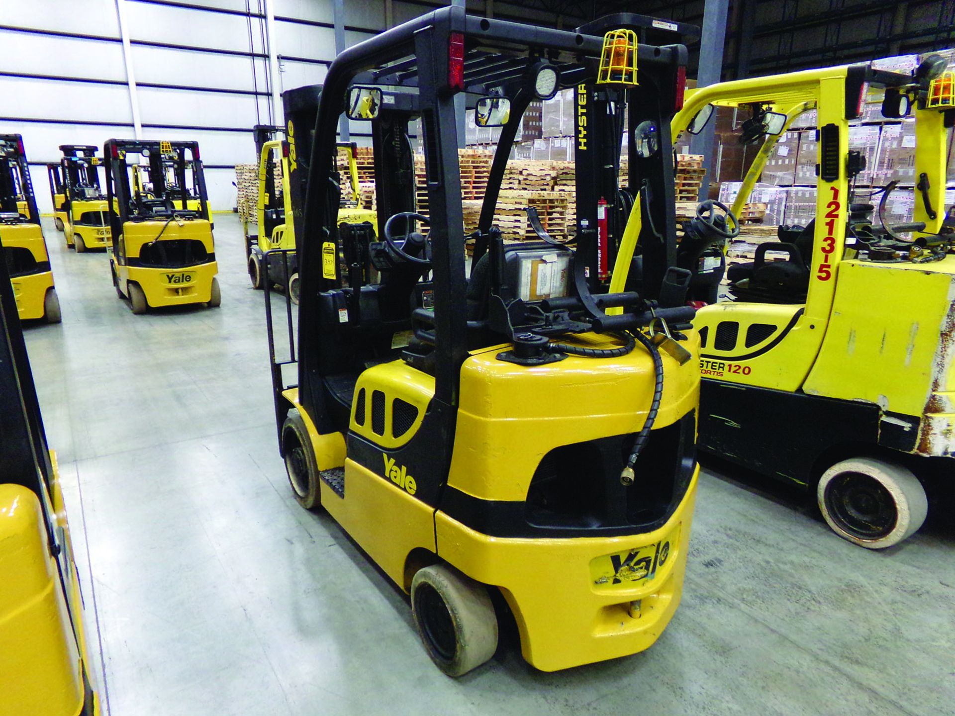 2015 YALE 5,000 LB. FORKLIFT, MODEL GLC050VXNVSE085, S/N B910V01663M, 15,060 HOURS, 4' FORKS, 3-STAG - Image 3 of 6