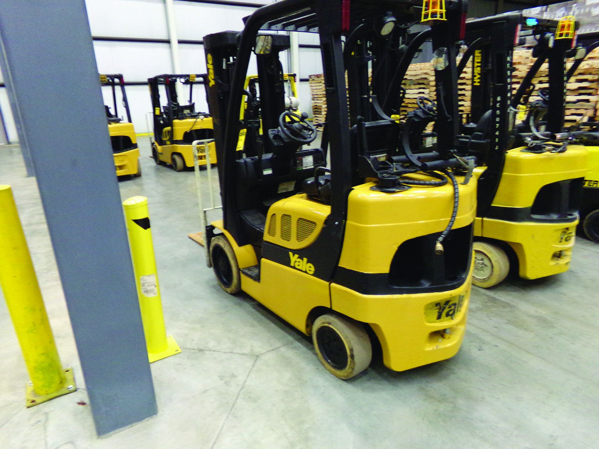 2015 YALE 5,000 LB. FORKLIFT, MODEL GLC050VXNVSE085, S/N B910V01681M, 12,478 HOURS, 4' FORKS, 3-STAG - Image 2 of 5