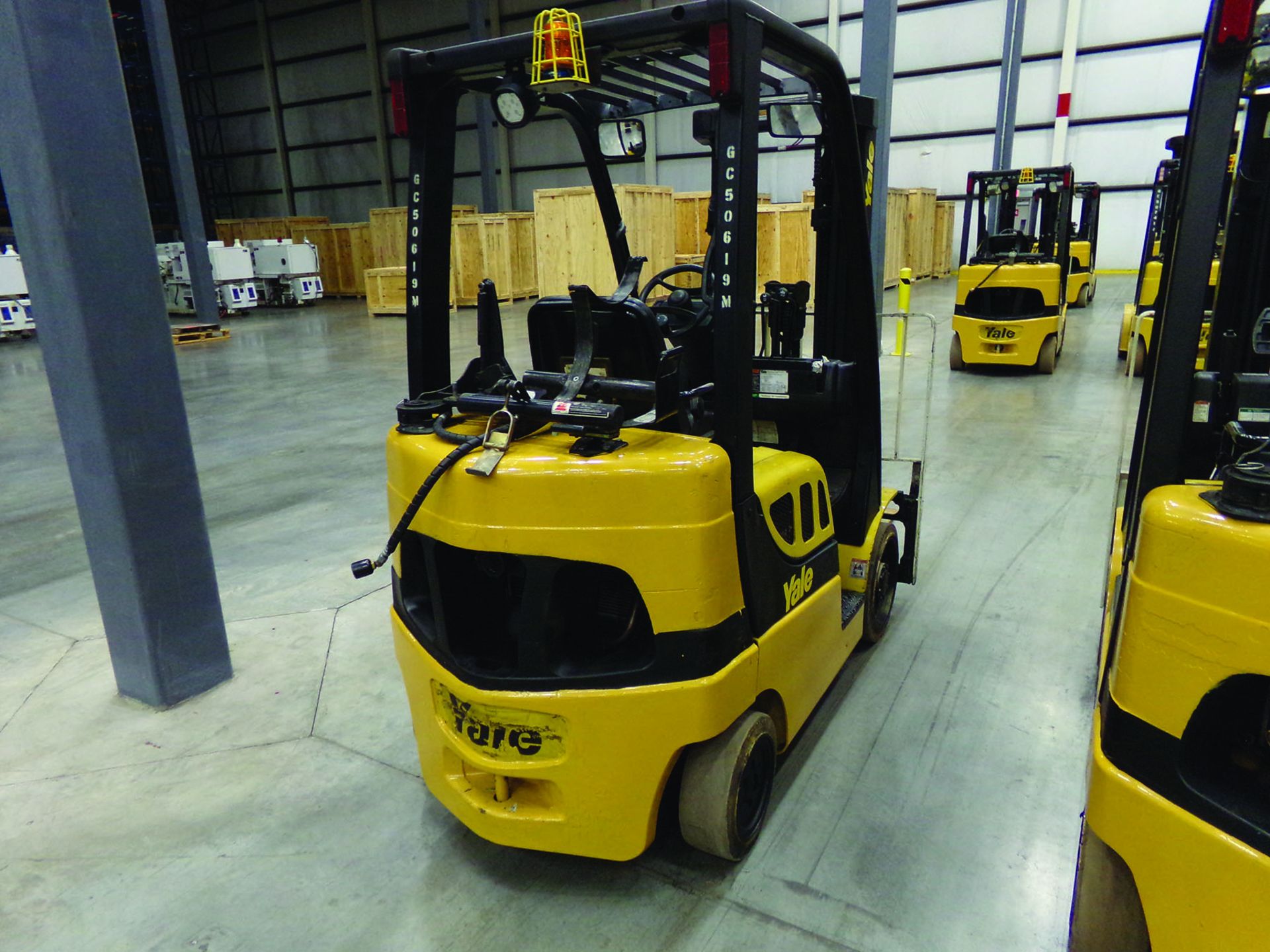 2015 YALE 5,000 LB. FORKLIFT, MODEL GLC050VXNVSE085, S/N B910V01619M, 11,751 HOURS, 4' FORKS, 3-STAG - Image 3 of 5