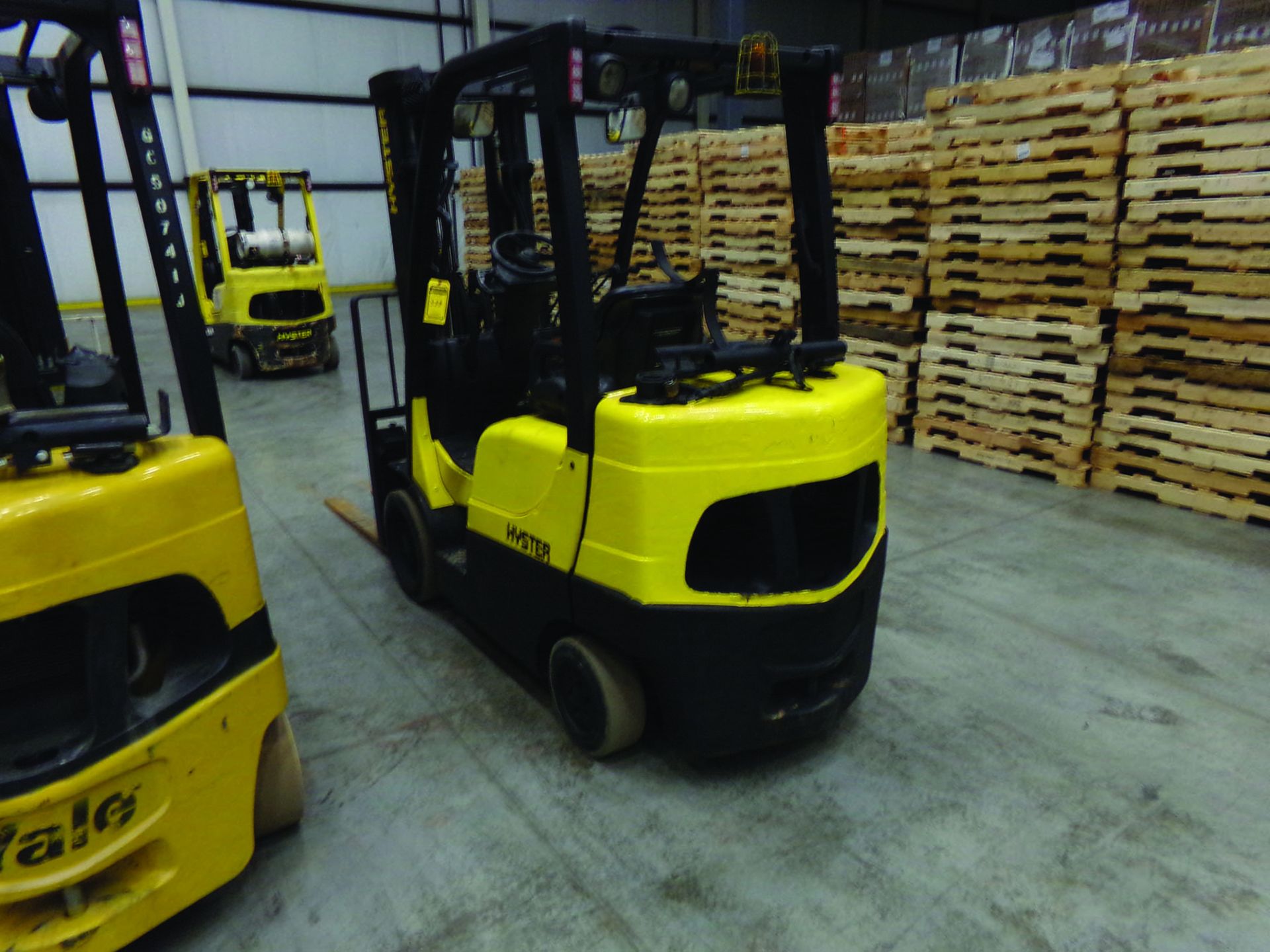 2013 HYSTER 6,000 LB. FORKLIFT, MODEL S60FT, S/N F187V21495K, 7,494 HOURS, 4' FORKS, 3-STAGE MAST, P - Image 3 of 6