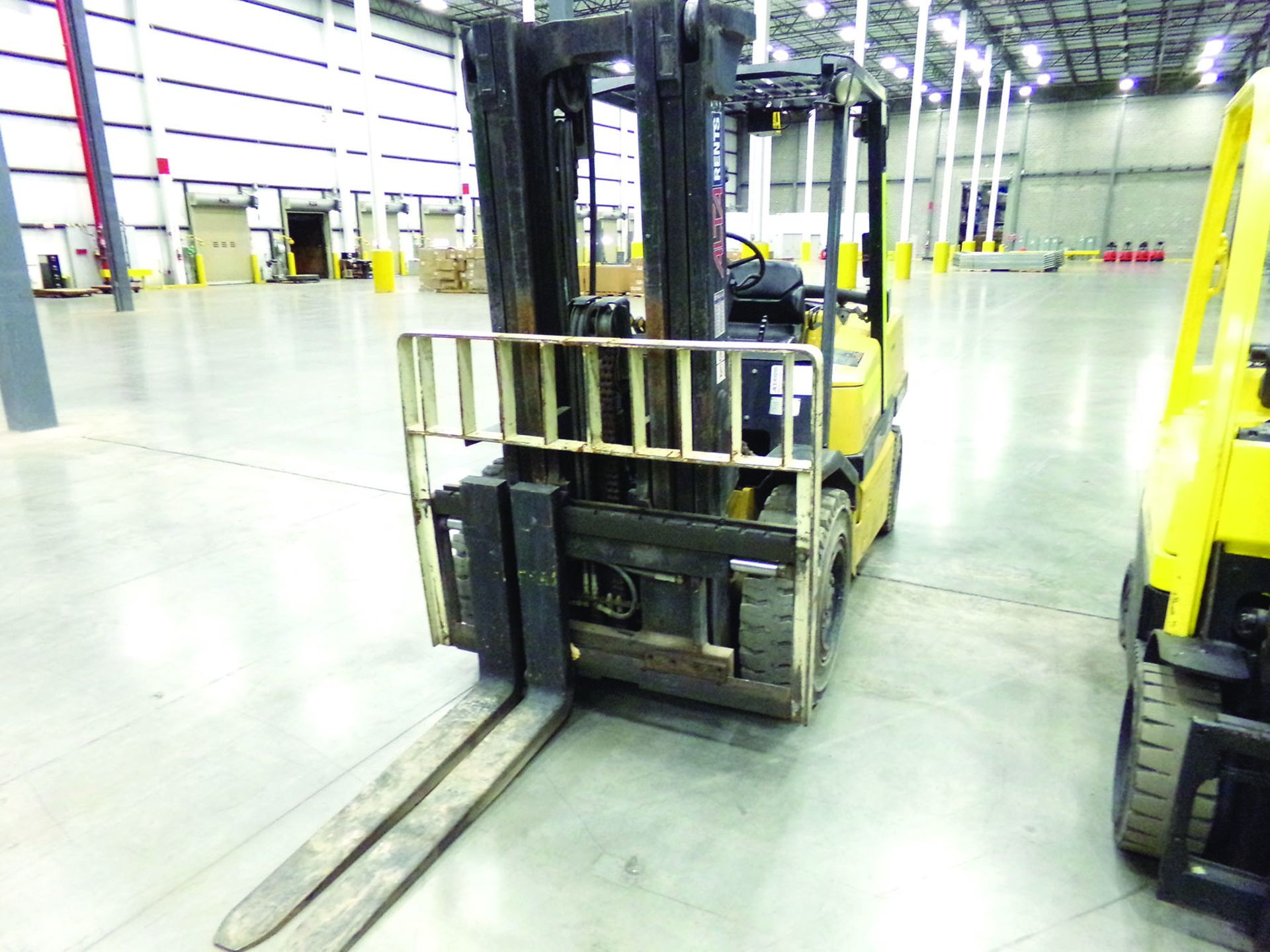 2004 YALE 11,000 LB. FORKLIFT, MODEL GLP110MJNGBE091, S/N E813V025063, 6,335 HOURS, PNEUMATIC TIRES - Image 2 of 4