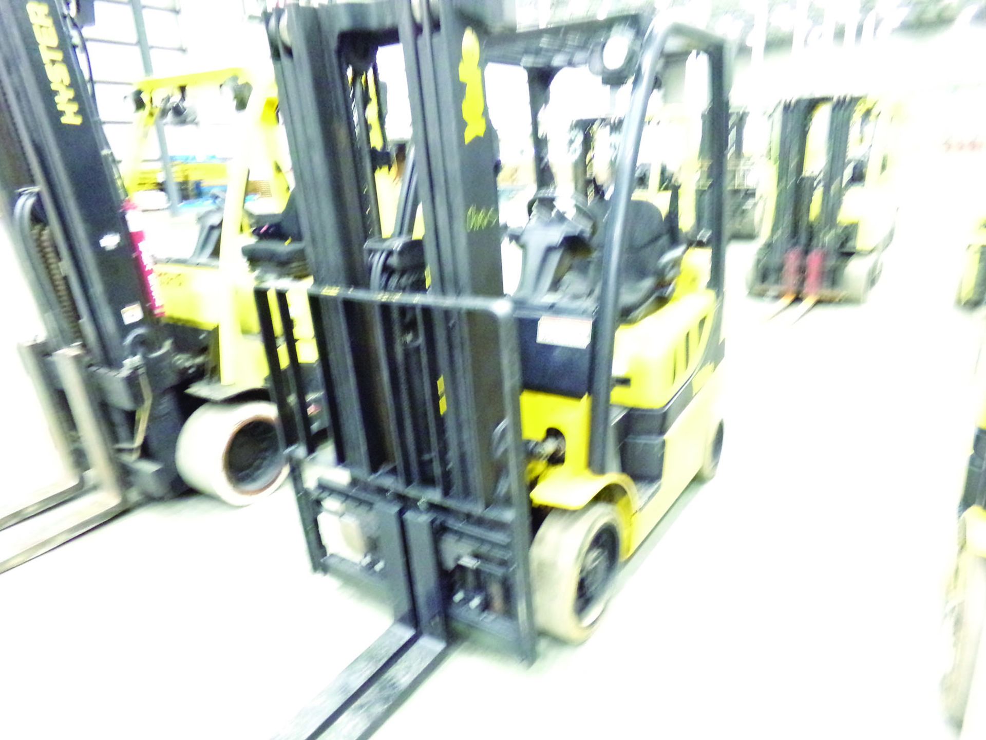 2015 YALE 5,000 LB. FORKLIFT, MODEL GLC050VXNVSE085, S/N B910V01663M, 15,060 HOURS, 4' FORKS, 3-STAG - Image 2 of 6