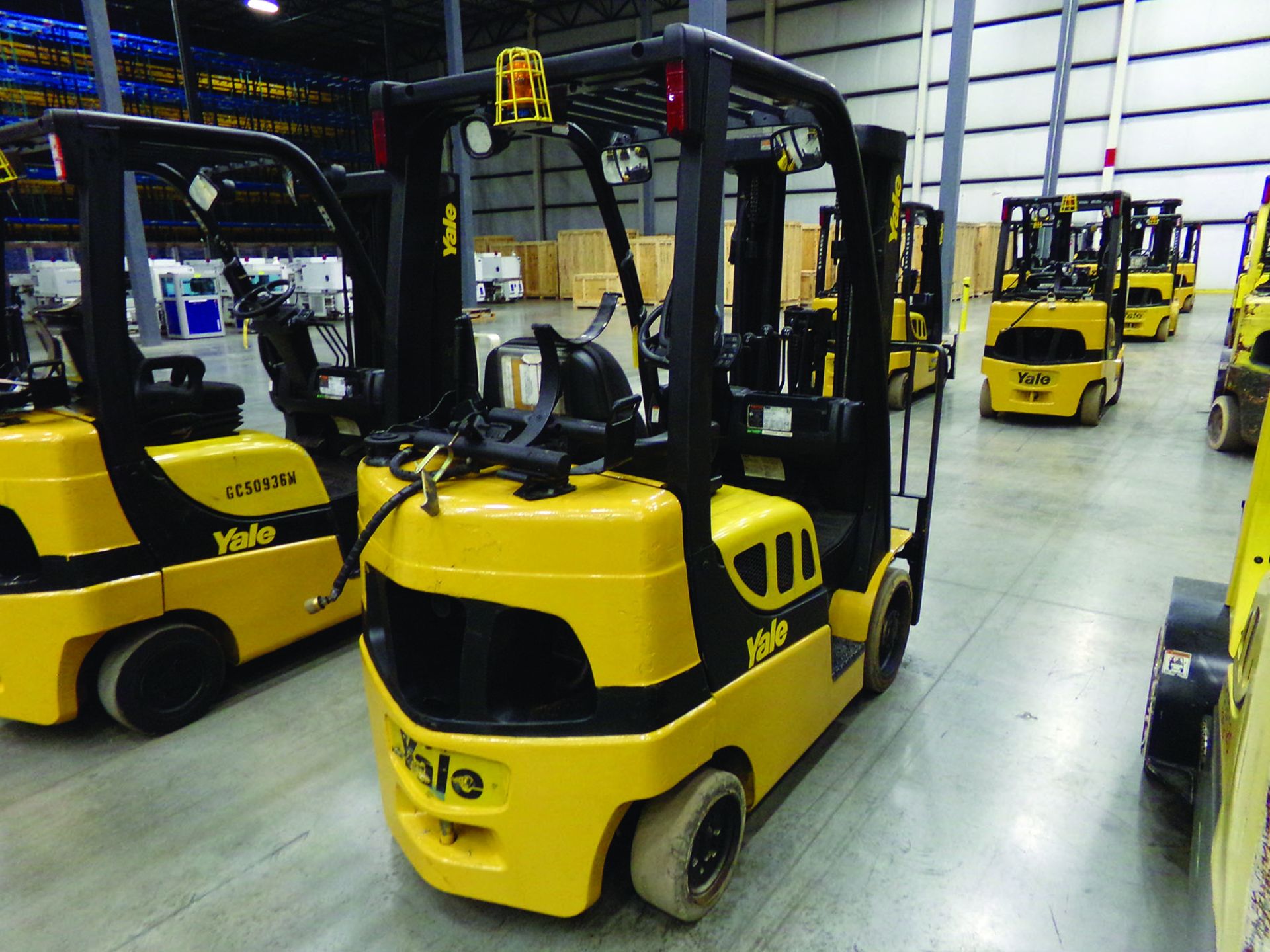 2015 YALE 5,000 LB. FORKLIFT, MODEL GLC050VXNVSE085, S/N B910V01663M, 15,060 HOURS, 4' FORKS, 3-STAG - Image 4 of 6