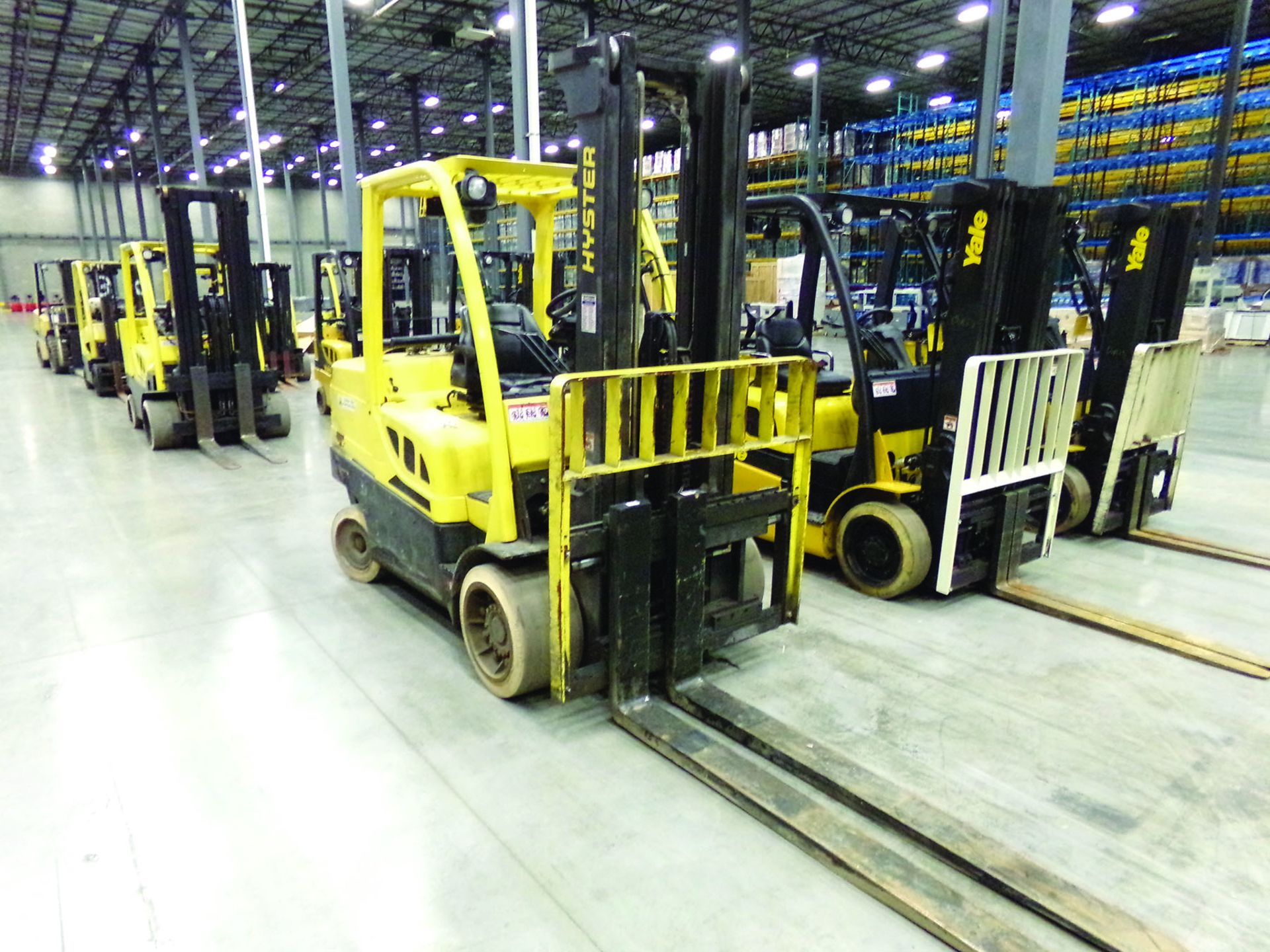 2016 HYSTER 12,000 LB. FORKLIFT, MODEL S120FT, S/N J004VD2063N, 14,179 HOURS, 6' FORKS, 2-STAGE MAST - Image 4 of 5