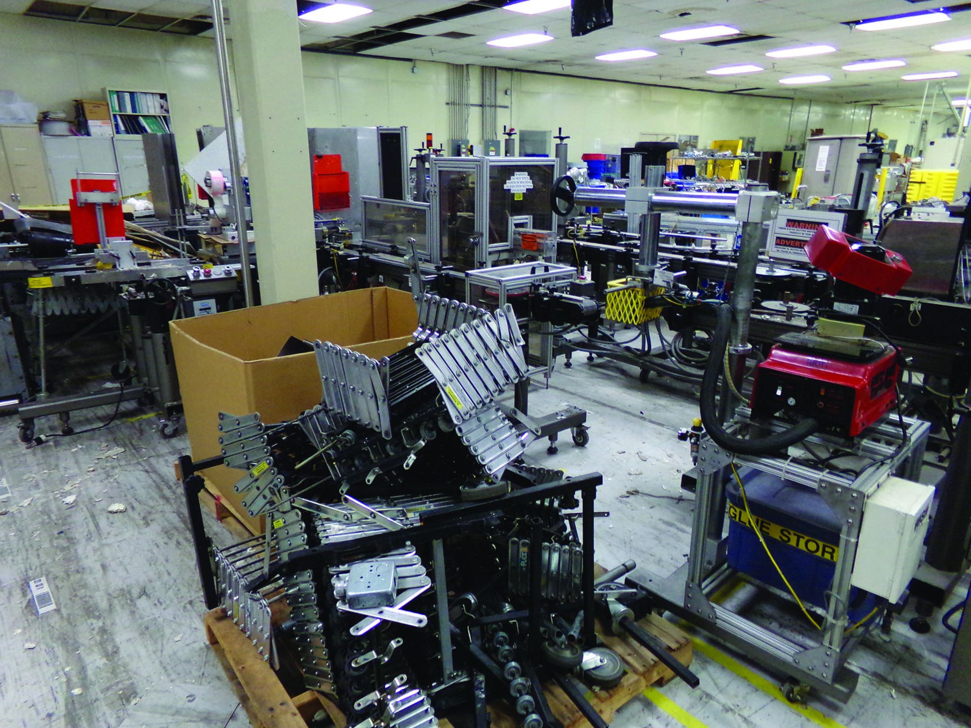 LARGE LOT OF CONVEYOR, CASE SEALING SYSTEMS, LABEL APPLICATORS & OTHER MISC. EQUIPMENT - Image 3 of 9