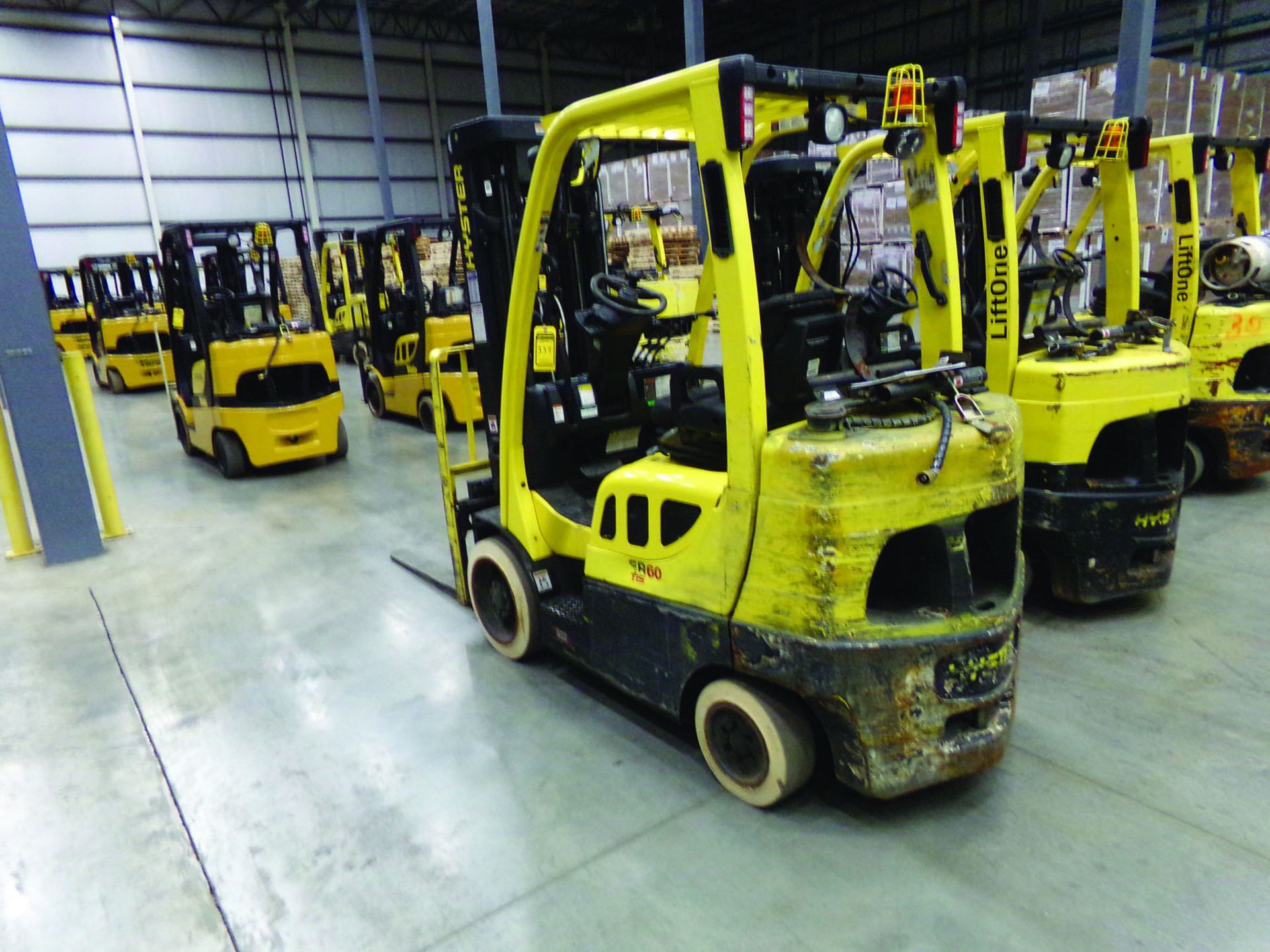 2018 HYSTER 6,000 LB. FORKLIFT, MODEL S60FT, S/N H187V05493P, 15,276 HOURS, 4' FORKS, 3-STAGE MAST, - Image 2 of 5