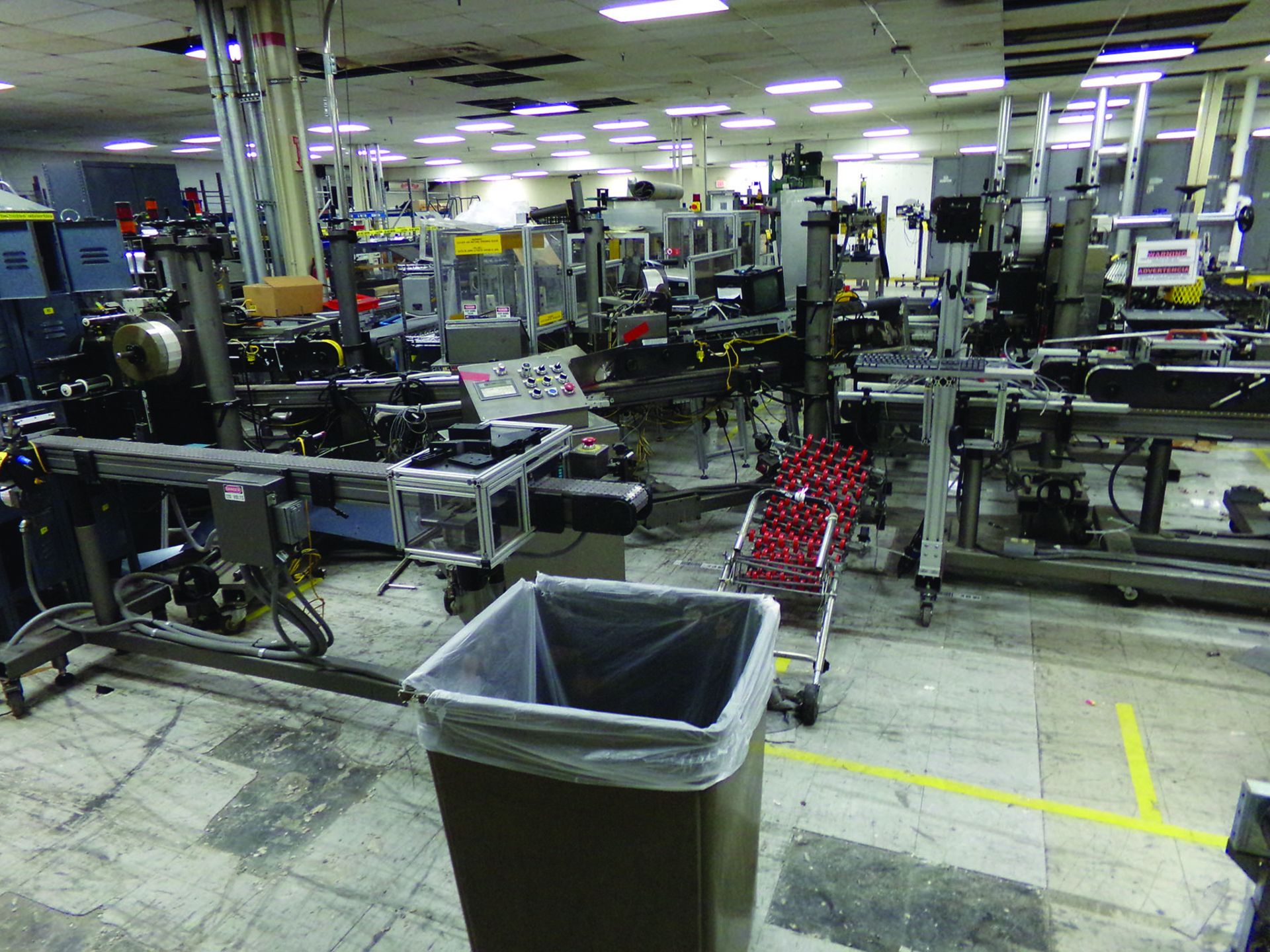 LARGE LOT OF CONVEYOR, CASE SEALING SYSTEMS, LABEL APPLICATORS & OTHER MISC. EQUIPMENT - Image 8 of 9