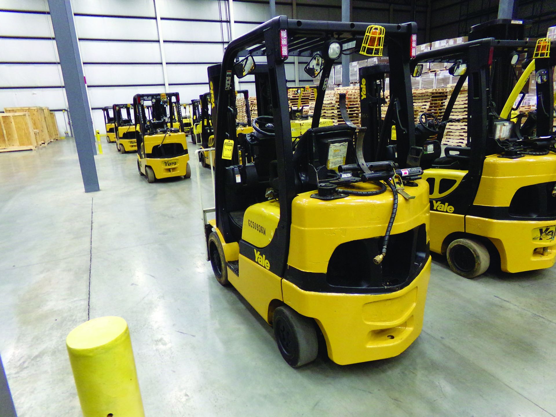 2015 YALE 5,000 LB. FORKLIFT, MODEL GLC050VXNVSE083, S/N B910V01936M, 16,208 HOURS, 4' FORKS, 3-STAG - Image 2 of 5