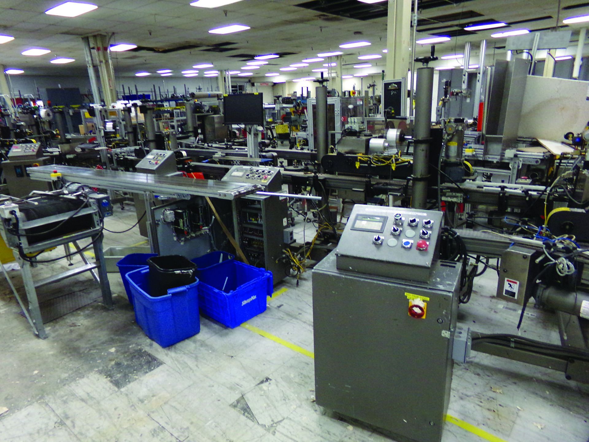 LARGE LOT OF CONVEYOR, CASE SEALING SYSTEMS, LABEL APPLICATORS & OTHER MISC. EQUIPMENT - Image 7 of 9