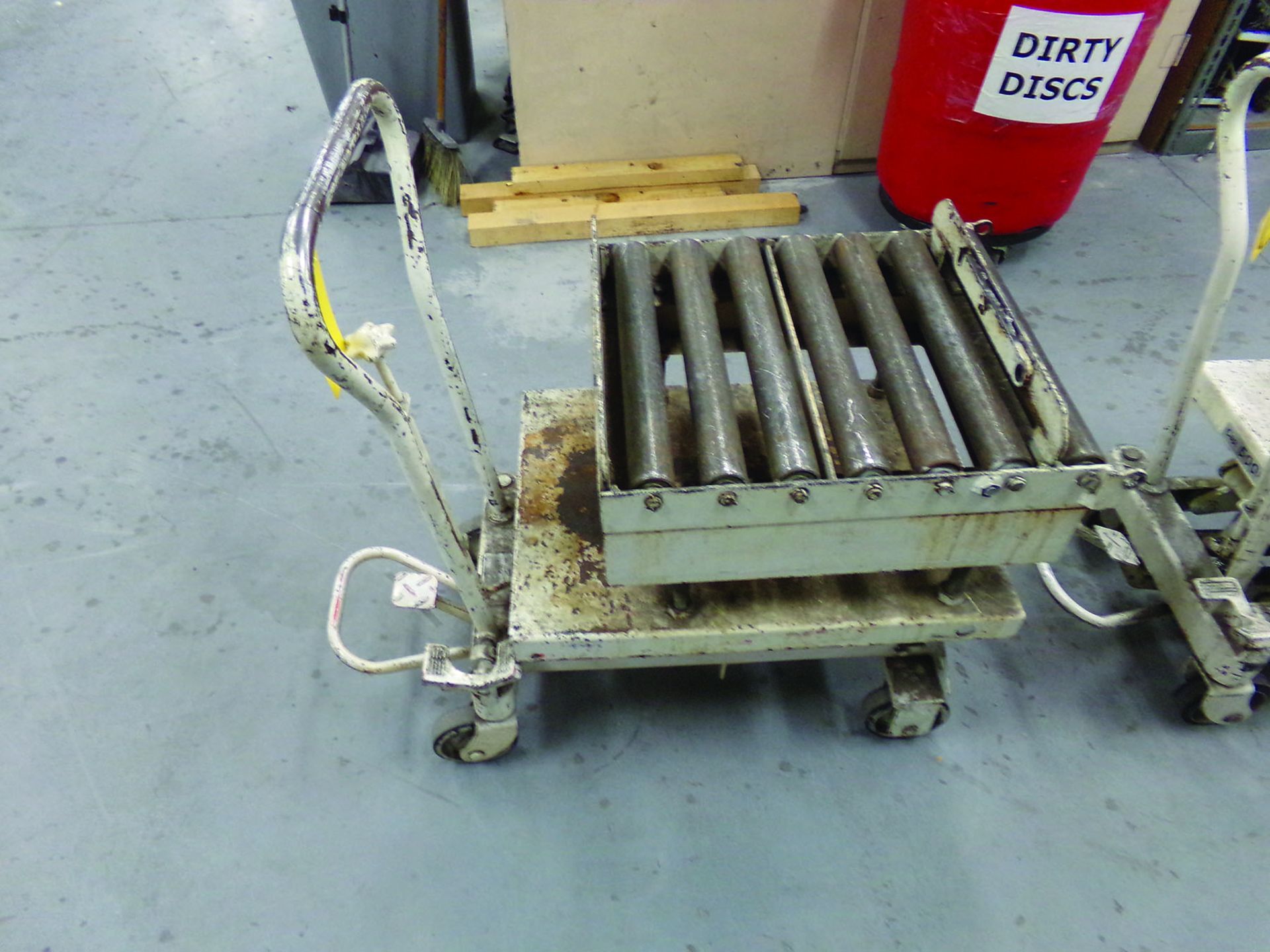 BISHAMON 1,100 LB. CAPACITY DIE CART HYDRAULIC LIFT