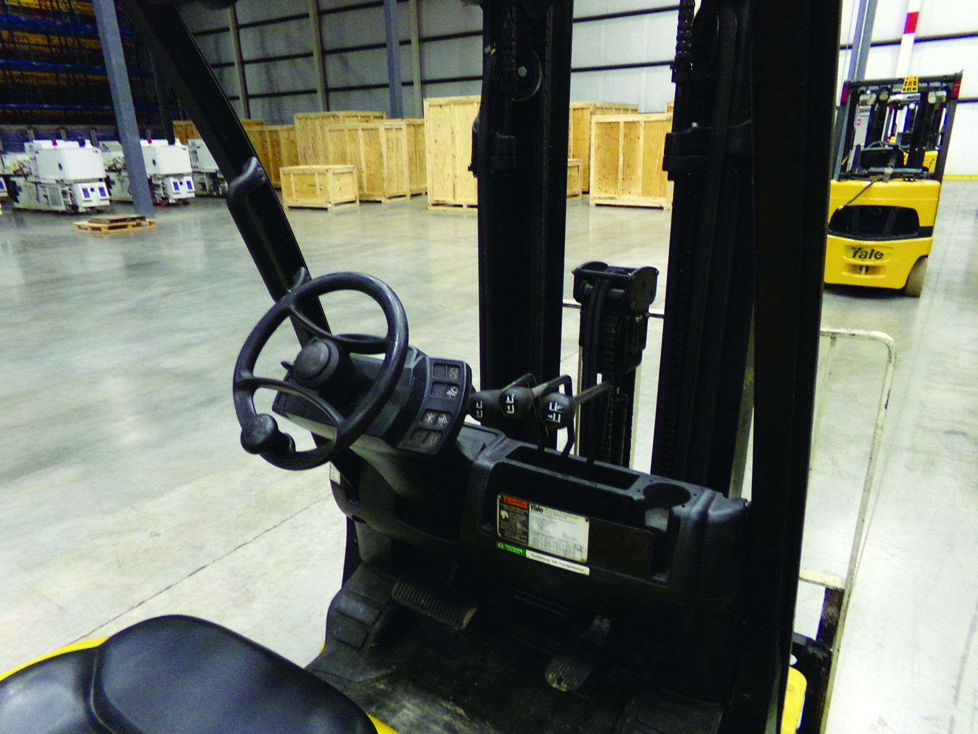 2015 YALE 5,000 LB. FORKLIFT, MODEL GLC050VXNVSE085, S/N B910V01619M, 11,751 HOURS, 4' FORKS, 3-STAG - Image 5 of 5