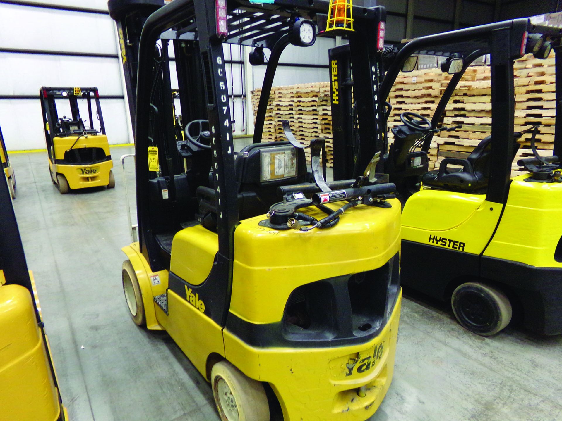 2009 YALE 5,000 LB. FORKLIFT, MODEL GLC050VXNGSQ096, S/N A910V17741J, 8,801 HOURS, 3' 6'' FORKS, 4-S - Image 2 of 5