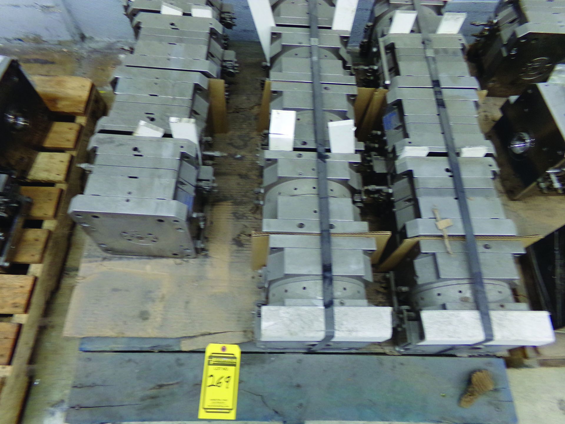 PALLET OF (14) PLASTIC INJECTION MOLDS