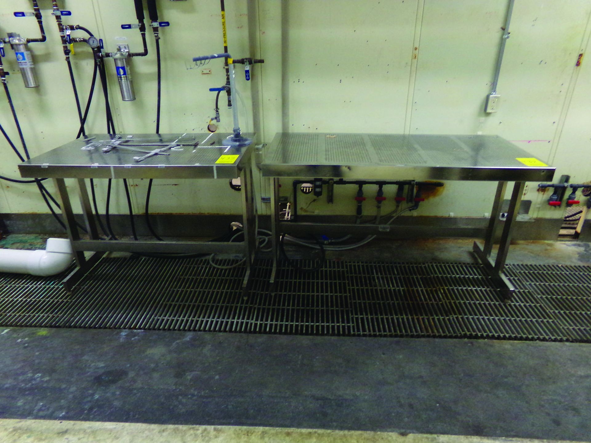 (3) 4' X 2' 6'' STAINLESS TABLES, (1) 5' X 2' 6'' STAINLESS TABLE