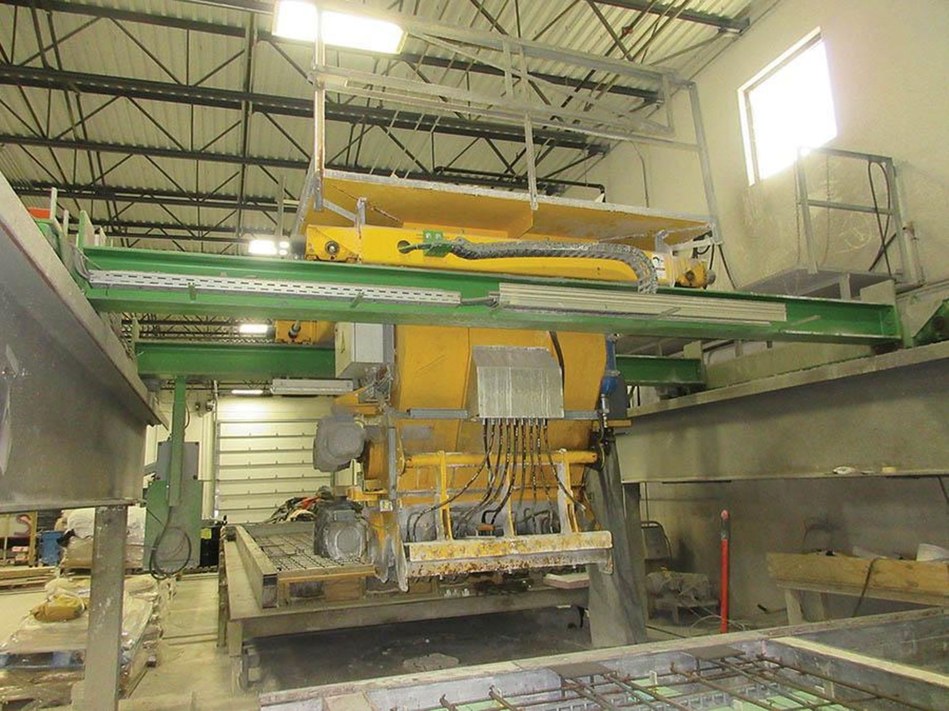 2012 VOLLERT CONCRETE PLACEMENT HOPPER, COMPUTER CONTROLLED, MOUNTED ON RAIL SYSTEM, V/S CONTROL,