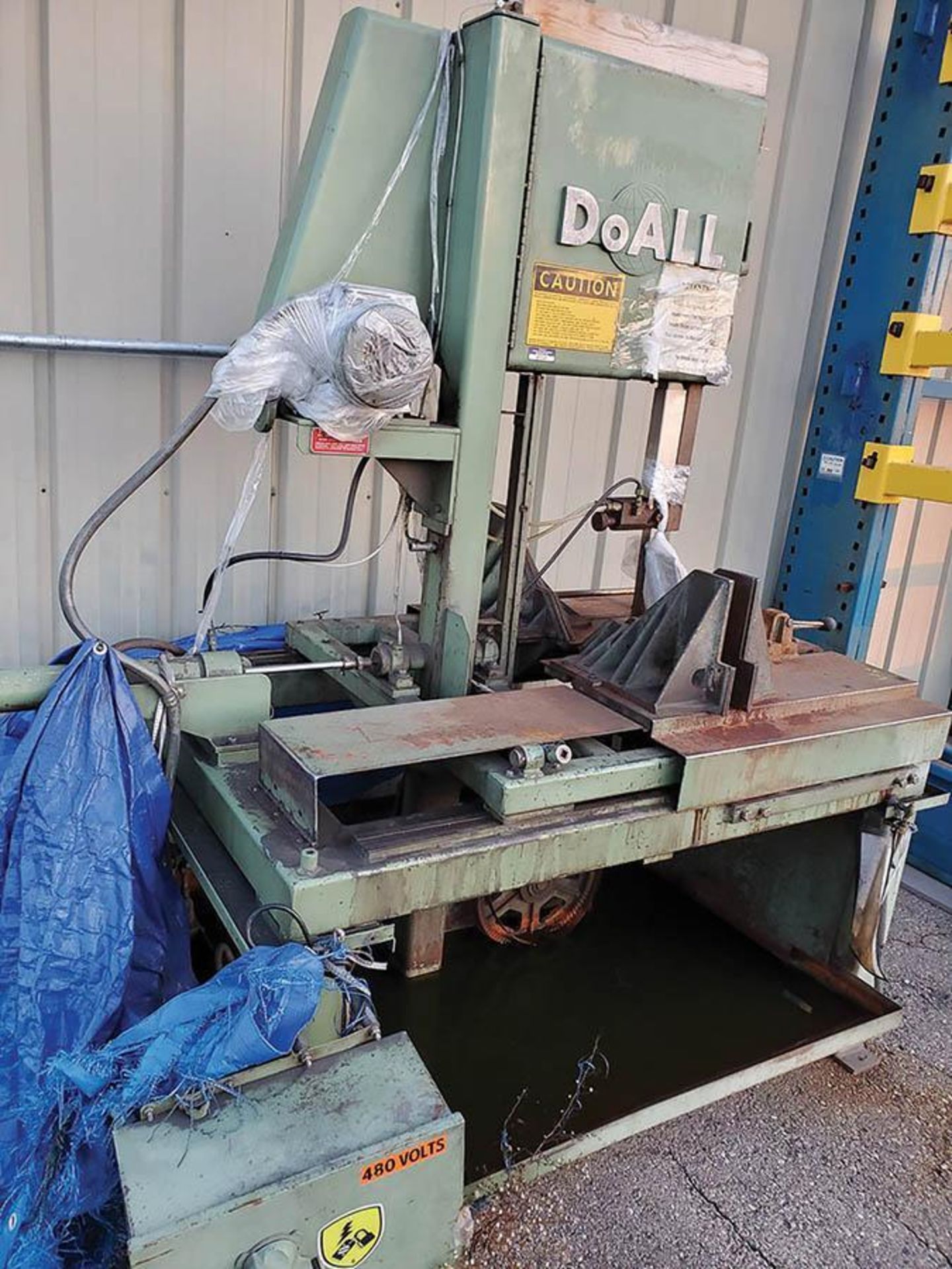 DOALL VERTICAL BAND SAW, MODEL U-1421, 172'' BAND LENGTH, HYDRAULIC, 15'' THROAT, DUAL MATERIAL - Image 3 of 7