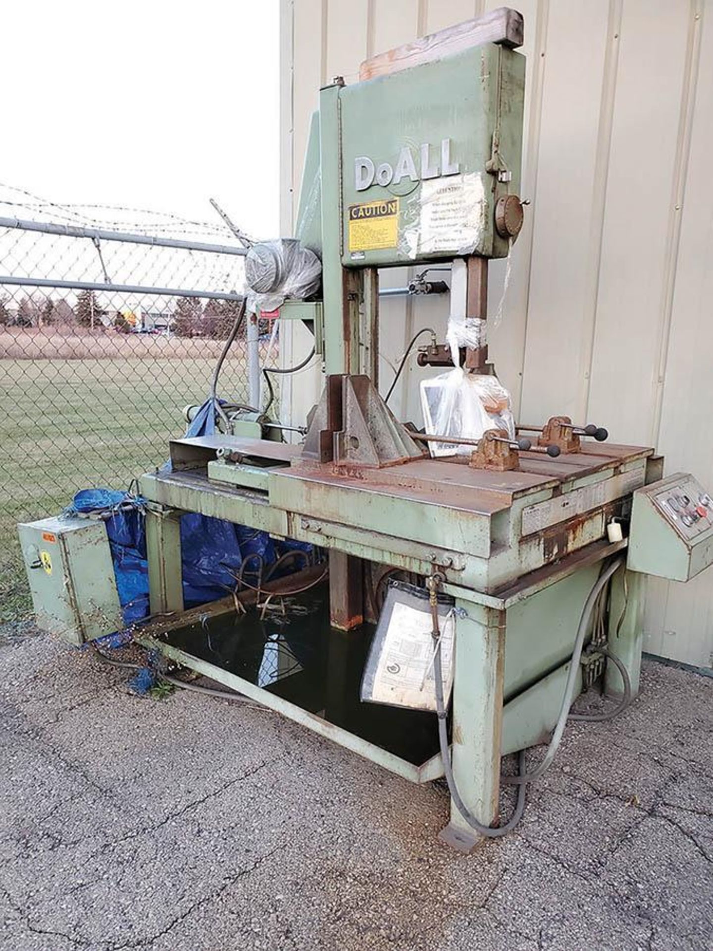 DOALL VERTICAL BAND SAW, MODEL U-1421, 172'' BAND LENGTH, HYDRAULIC, 15'' THROAT, DUAL MATERIAL - Image 2 of 7