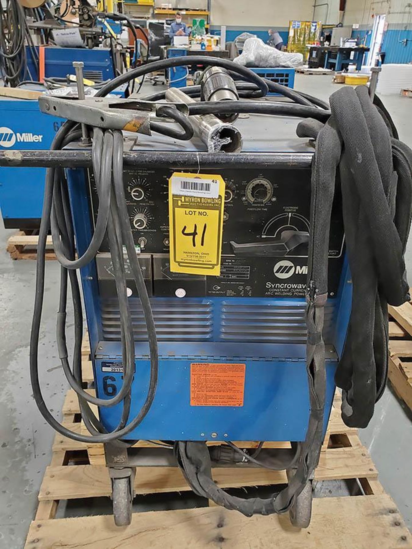 MILLER SYNCROWAVE 250 CC-AC/DC WELDER ON CART WITH WATERMATE 1 COOLING SYSTEM - Image 2 of 6
