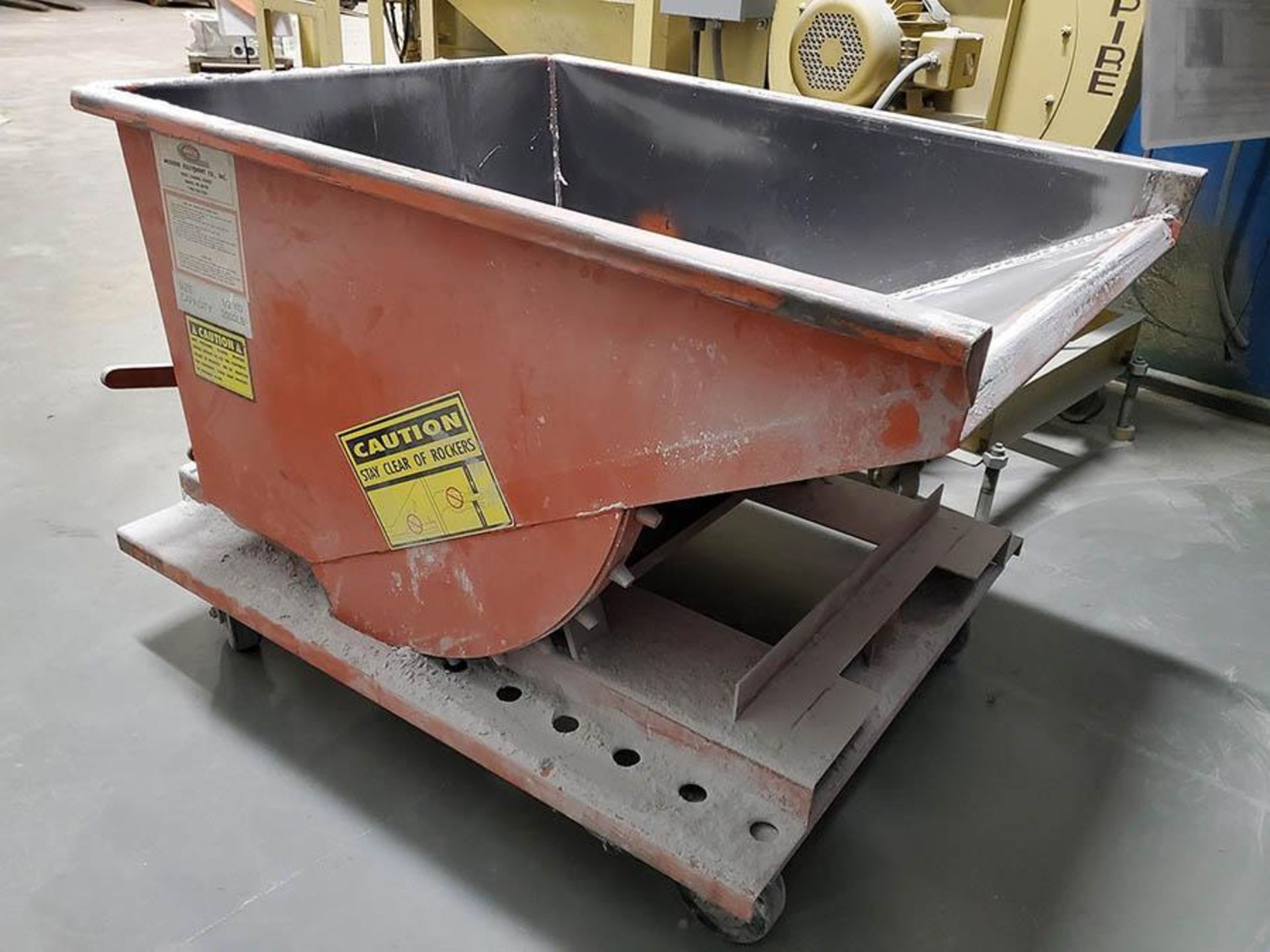 1/2-YARD SELF DUMPING TRIP HOPPER ON CASTERS - Image 3 of 4