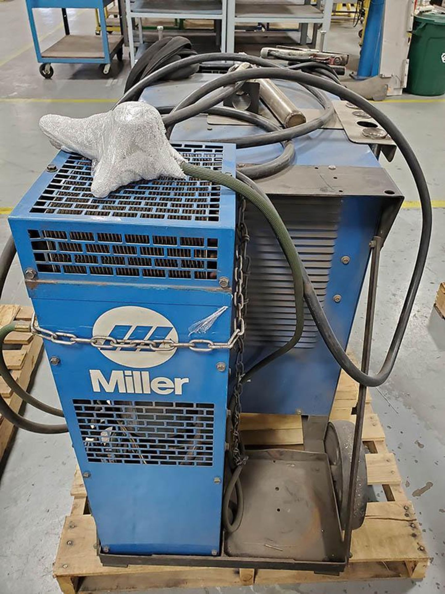 MILLER SYNCROWAVE 250 CC-AC/DC WELDER ON CART WITH WATERMATE 1 COOLING SYSTEM - Image 5 of 6