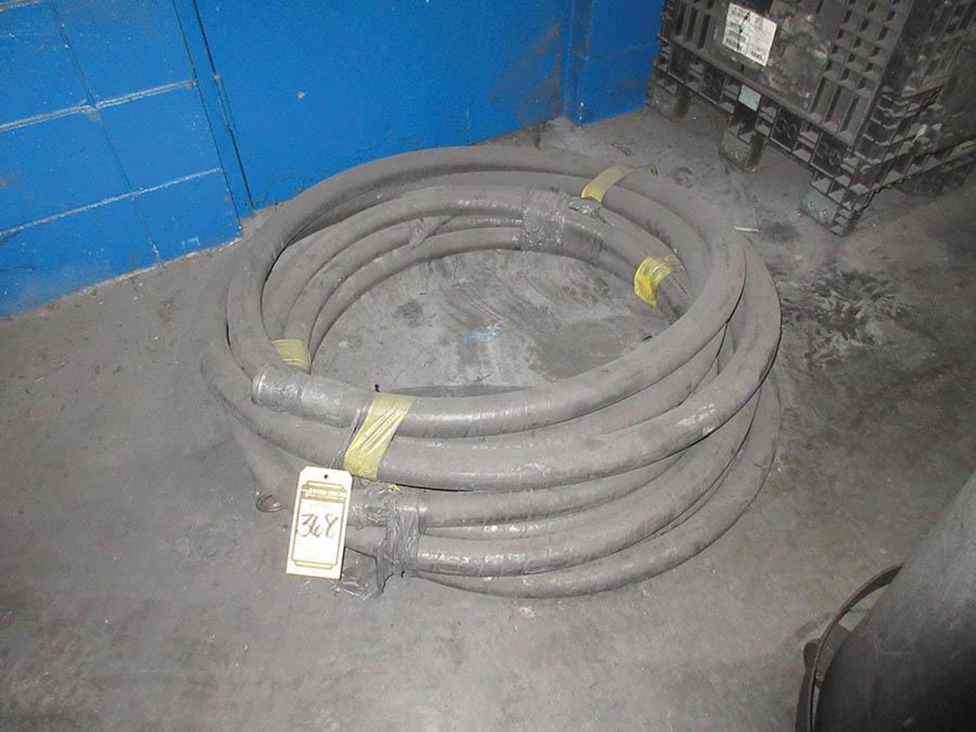 CONTENTS OF RACK, ASSORTED HOSE, (2) HAND CRANK HOSE REELS - Image 5 of 5