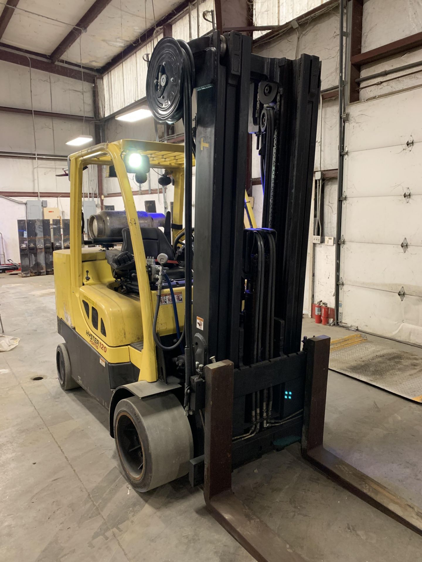 2013 HYSTER 12,000-LB. CAPACITY FORKLIFT, MOD: S120FT, LPG, 3-STAGE MAST, 213" LIFT, SOLID TIRES - Image 2 of 9