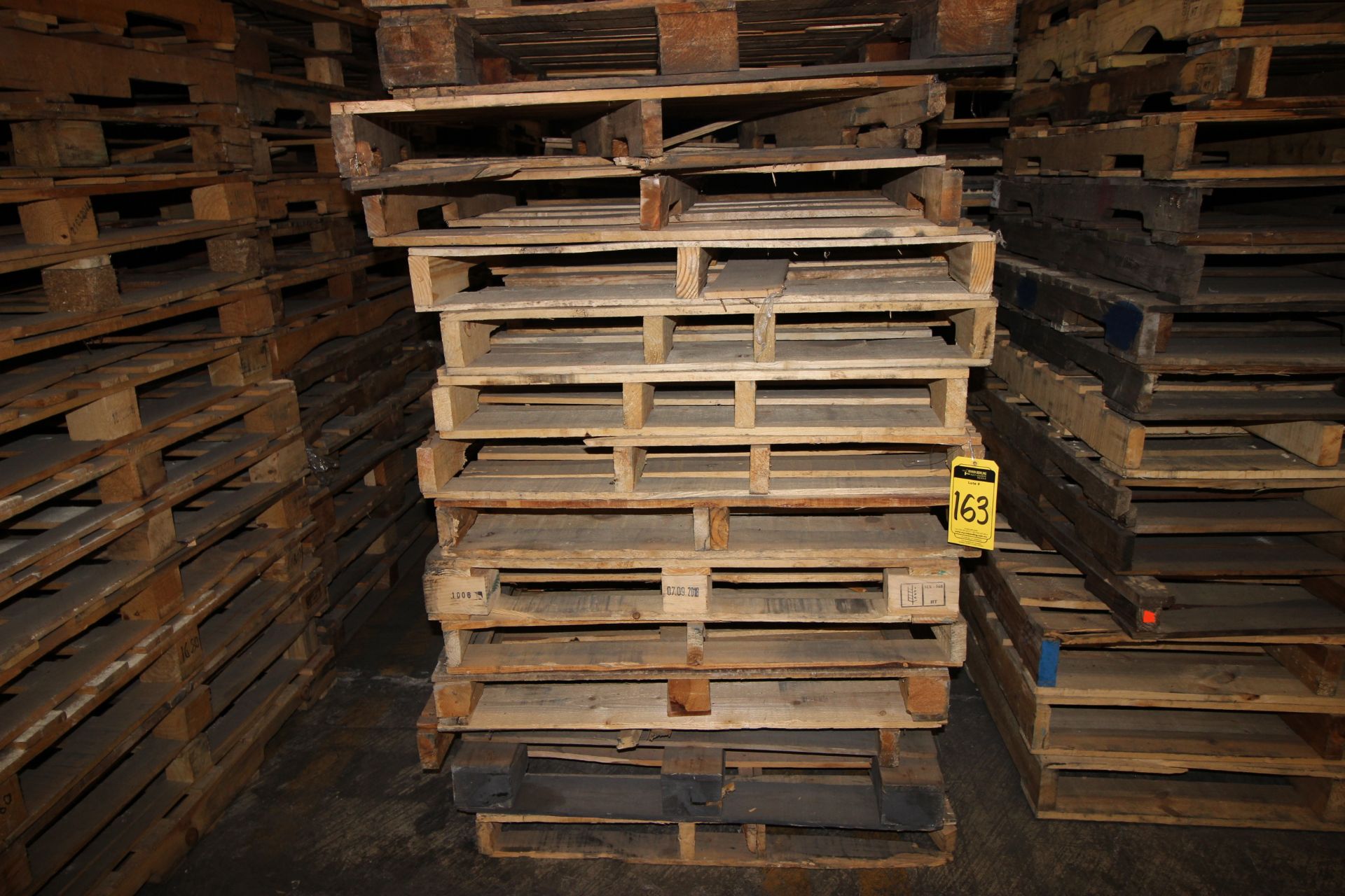 Tarimas de madera para estiba de 1.0 x 1.2 m. aprox. 150 pzas. - Image 8 of 9