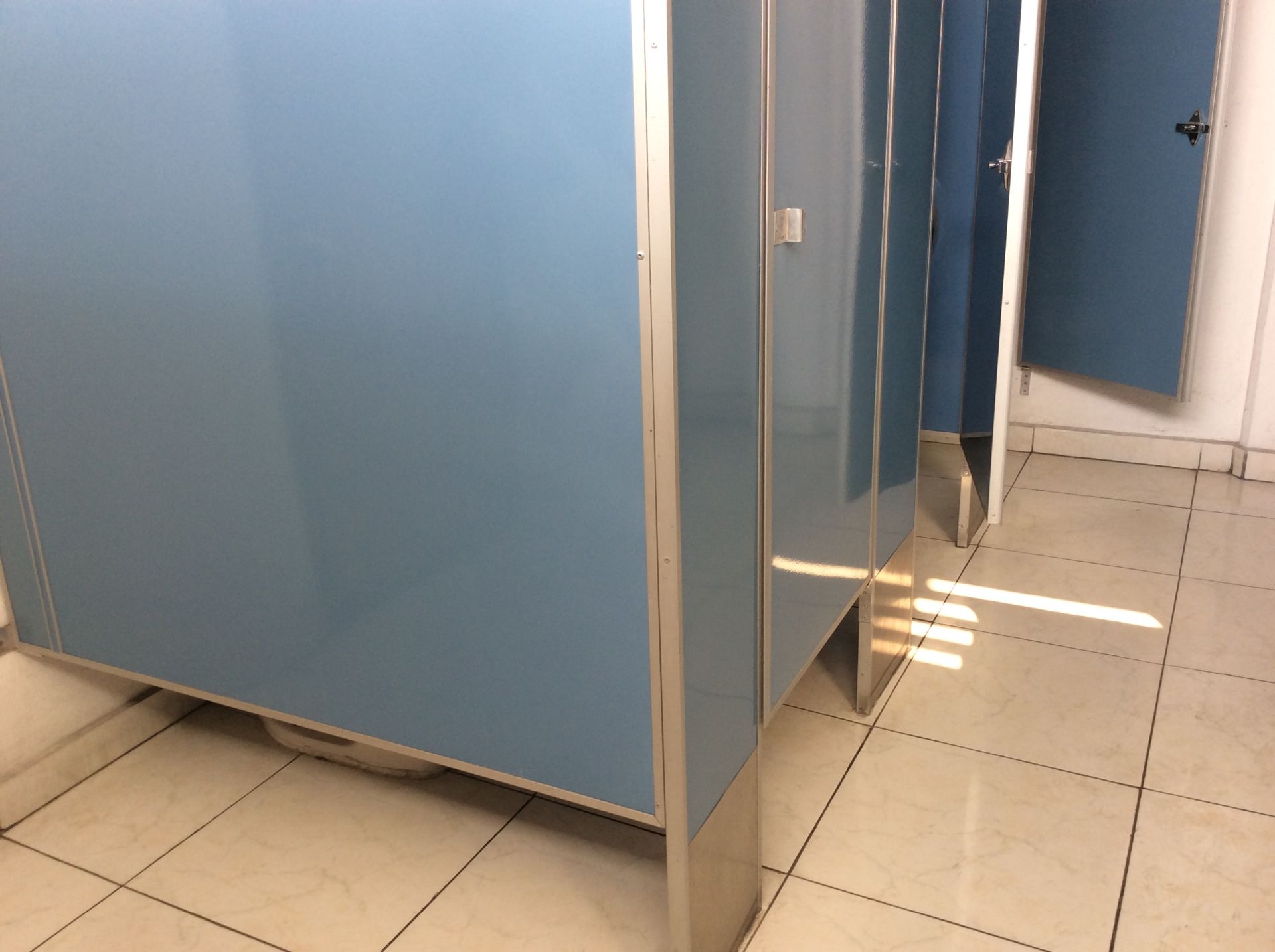 Baño de hombres oficinas planta baja, 3 WC - Bild 7 aus 12