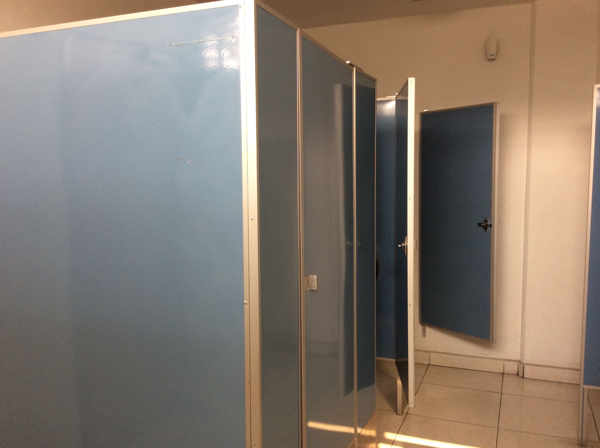 Baño de hombres oficinas planta baja, 3 WC - Bild 6 aus 12