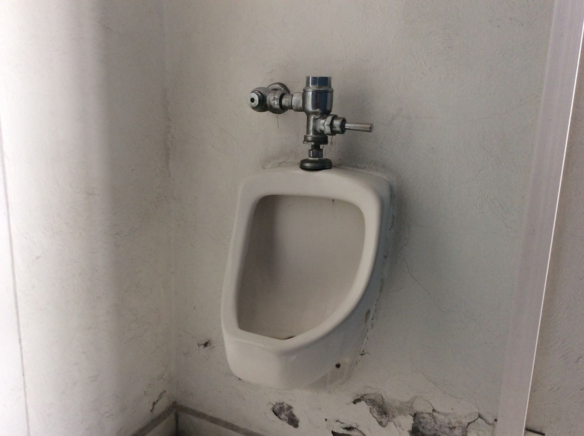 Baño de hombres oficinas planta baja, 3 WC - Bild 8 aus 12