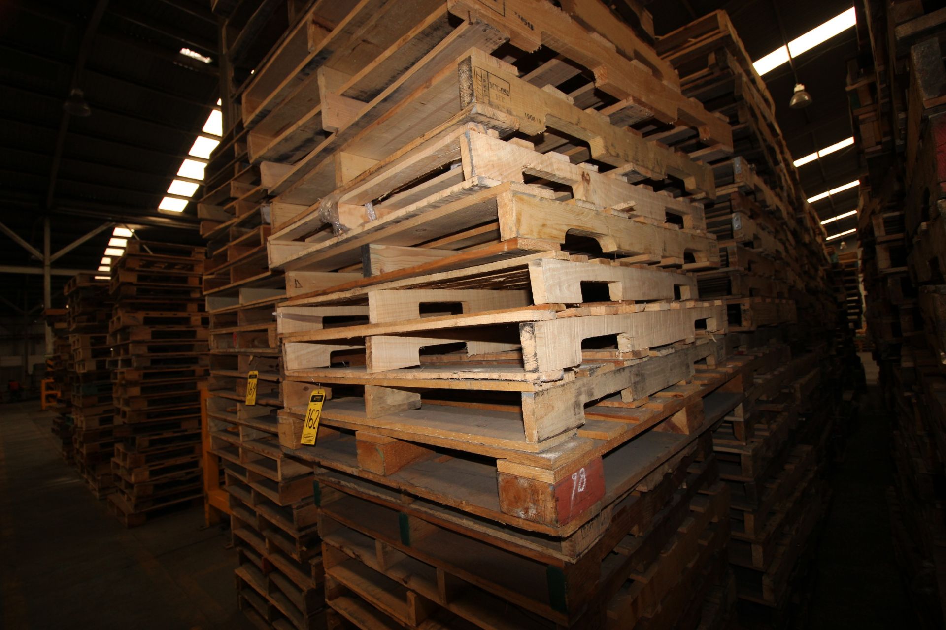 Tarimas de madera para estiba de 1.0 x 1.2 m. aprox. 150 pzas. - Image 11 of 12