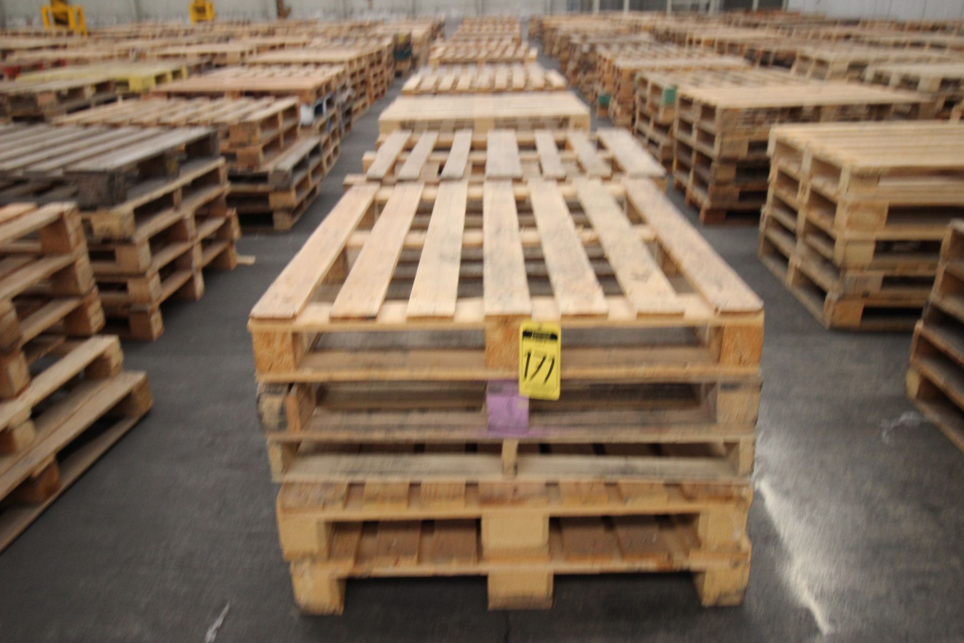 Tarimas de madera para estiba de 1.0 x 1.2 m. aprox. 225 pzas. - Image 13 of 13