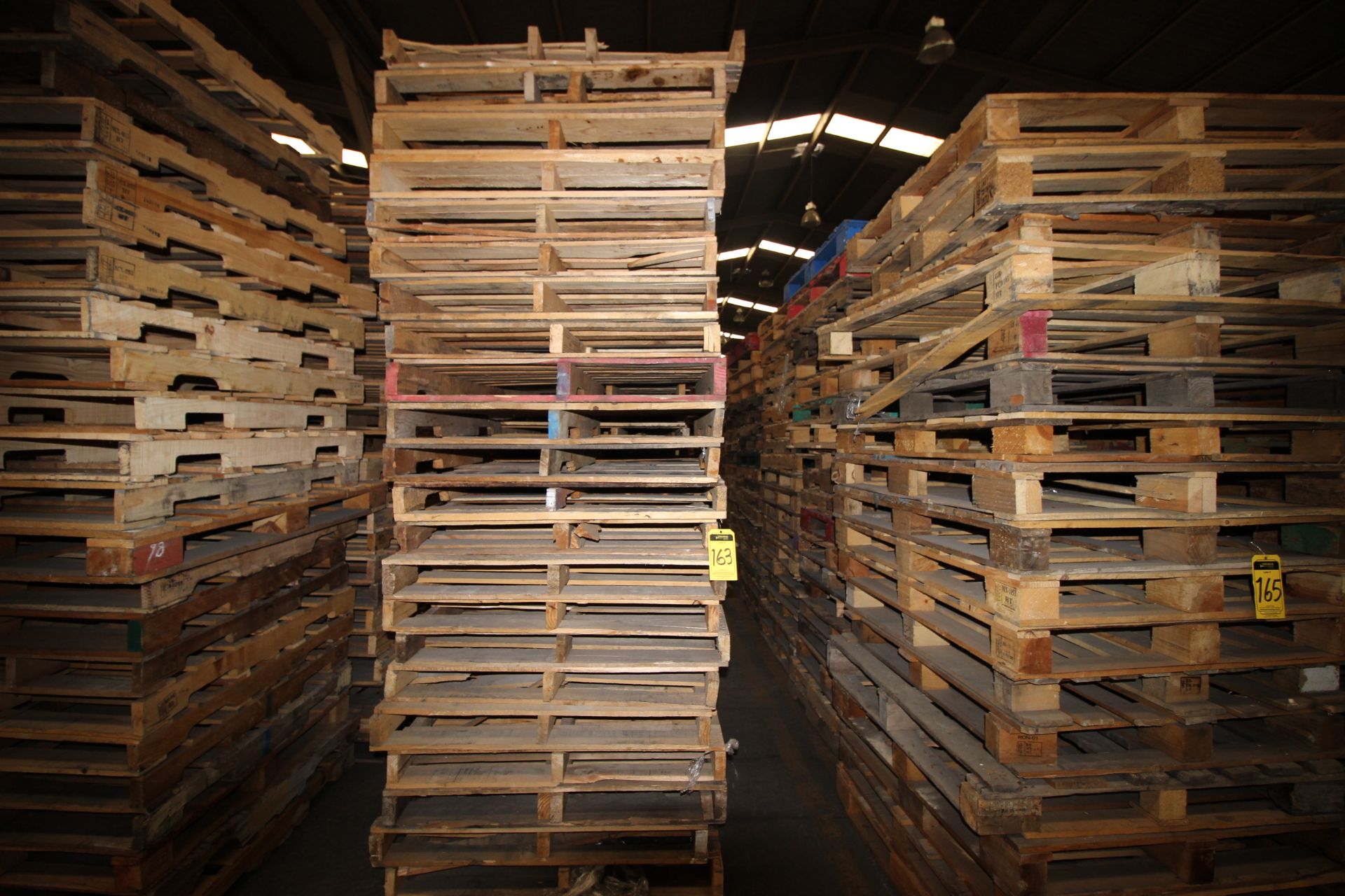 Tarimas de madera para estiba de 1.0 x 1.2 m. aprox. 150 pzas. - Image 6 of 9