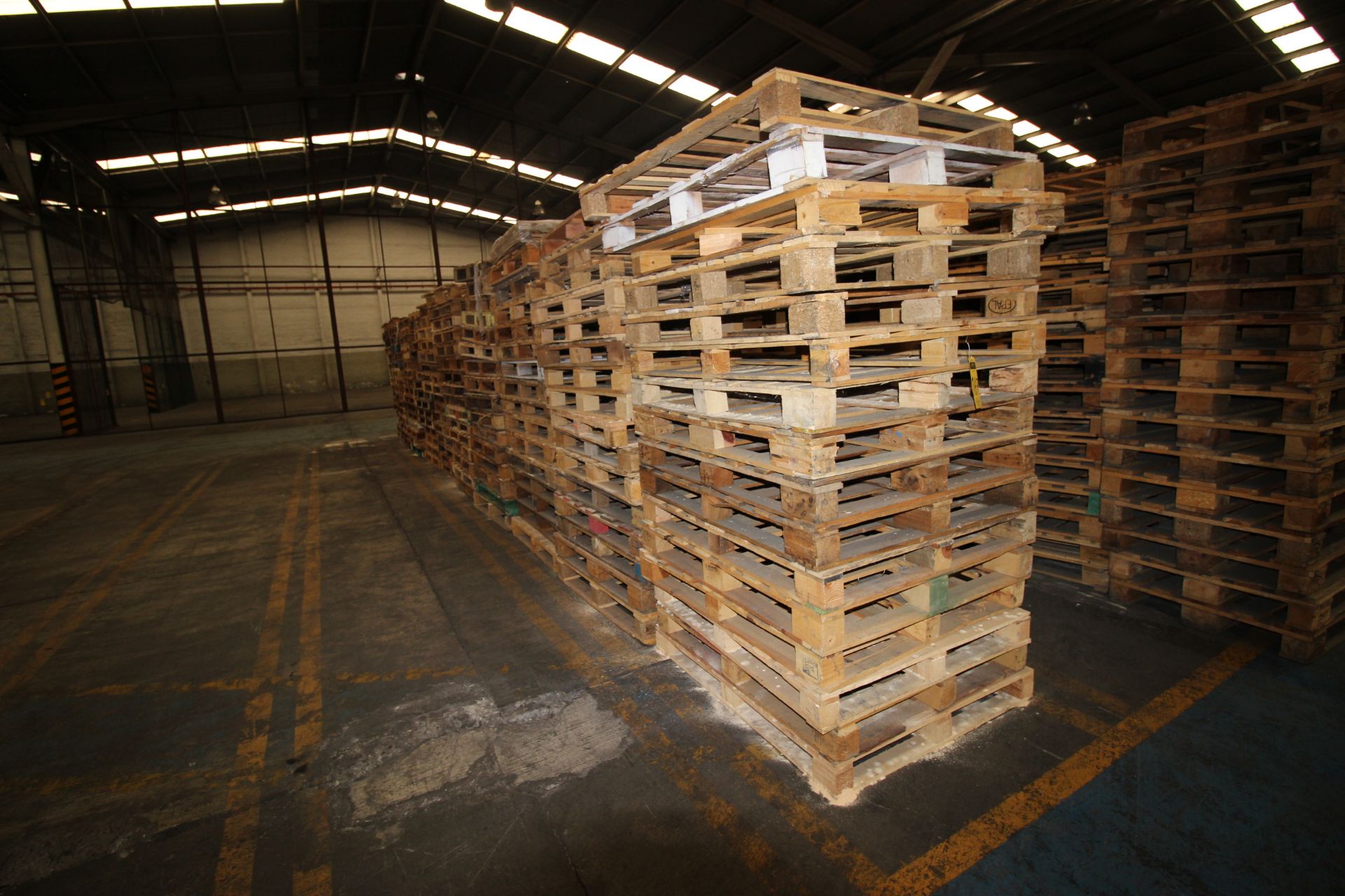 Tarimas de madera para estiba de 1.0 x 1.2 m. aprox. 150 pzas. - Image 12 of 14