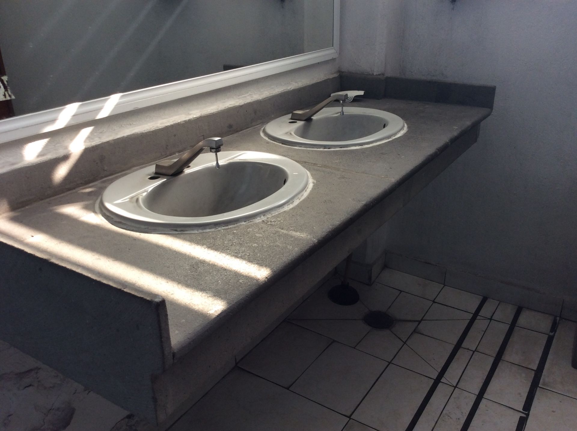 Baño de hombres oficinas planta baja, 3 WC - Bild 4 aus 12