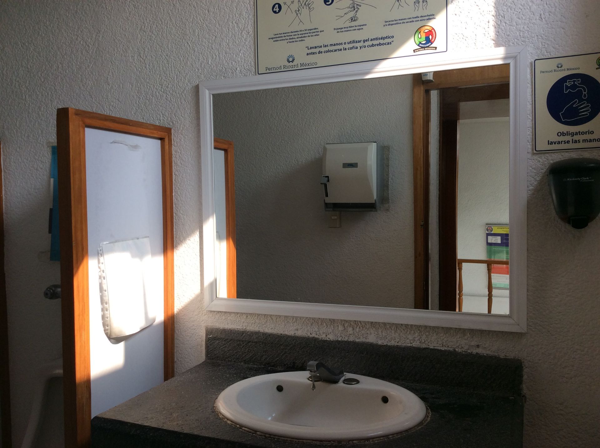 Baño hombres oficinas planta alta, incluye 2 mingitorios, 1 WC - Bild 11 aus 13