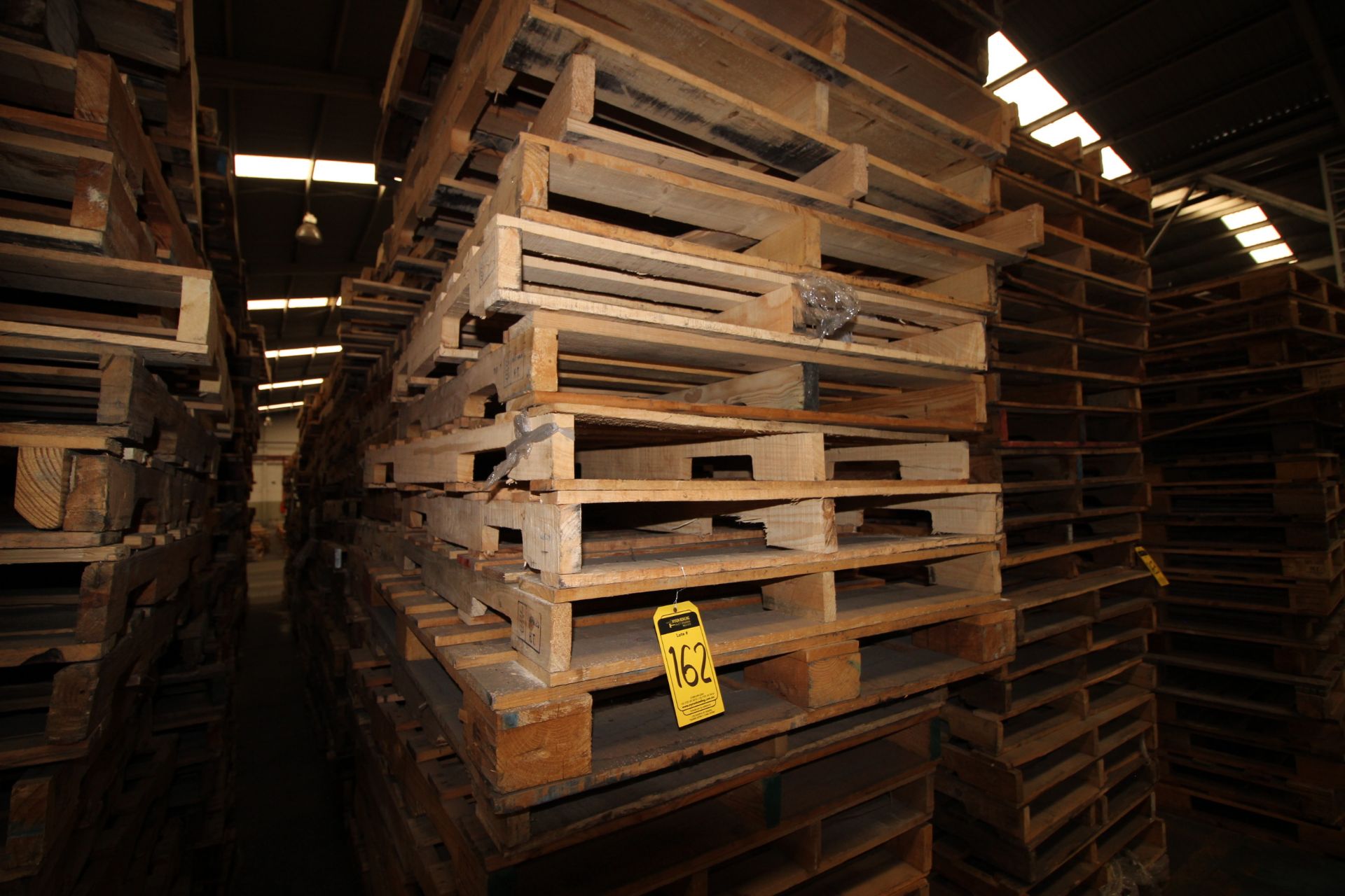 Tarimas de madera para estiba de 1.0 x 1.2 m. aprox. 150 pzas. - Image 5 of 12