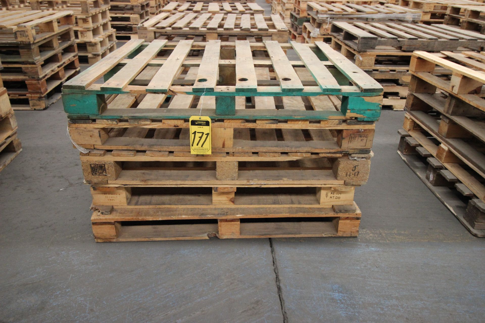 Tarimas de madera para estiba de 1.0 x 1.2 m. aprox. 225 pzas. - Image 2 of 13