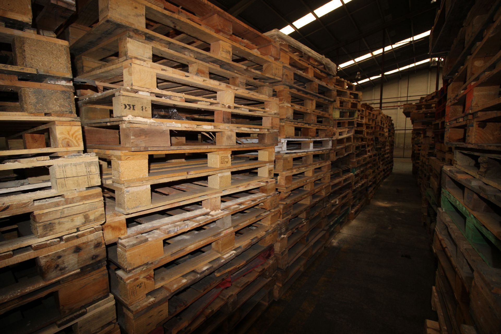 Tarimas de madera para estiba de 1.0 x 1.2 m. aprox. 150 pzas. - Image 5 of 14