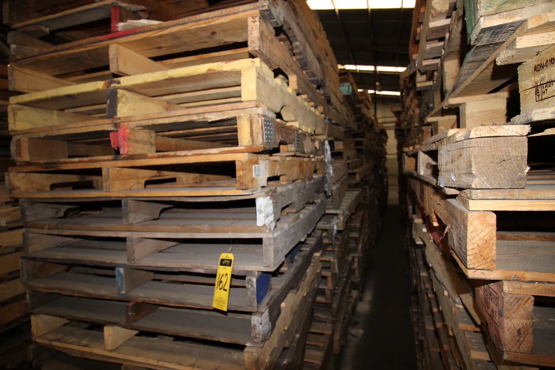 Tarimas de madera para estiba de 1.0 x 1.2 m. aprox. 150 pzas. - Image 2 of 12
