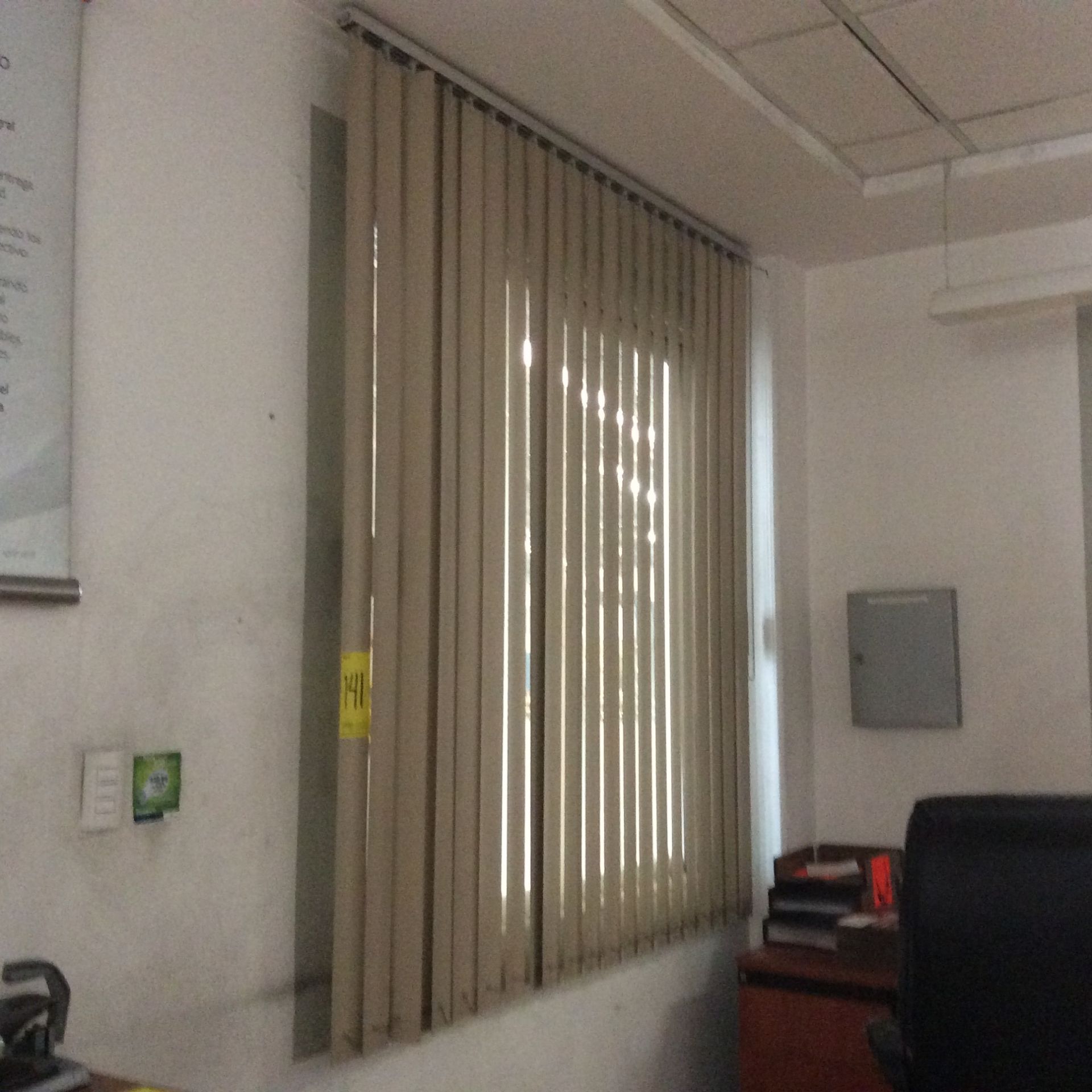 10 Persianas verticales diferentes medidas ubicadas en la planta baja de oficinas. - Bild 2 aus 9