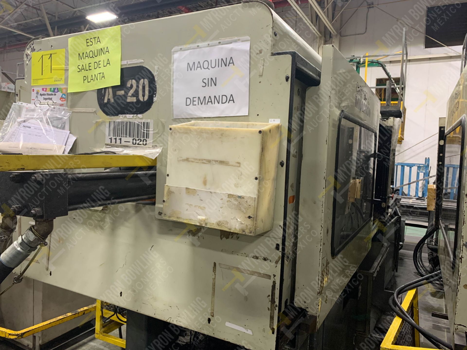 220 TON CINCINNATI MILACRON VT-220-17 PLASTIC INJECTION MOLDING MACHINE - Image 5 of 23