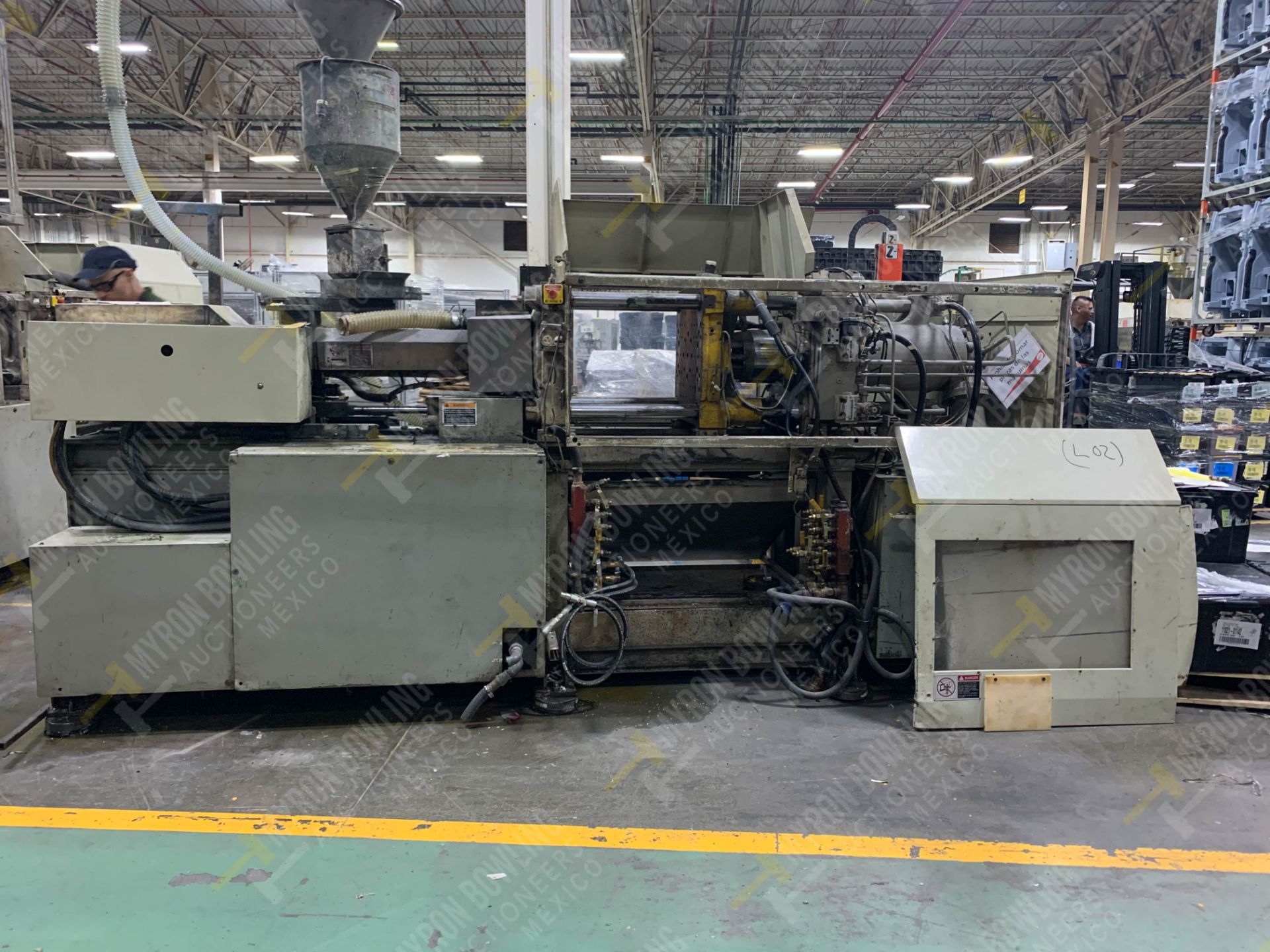 90 TON TOSHIBA ISG90 PLASTIC INJECTION MOLDING MACHINE - Image 13 of 14