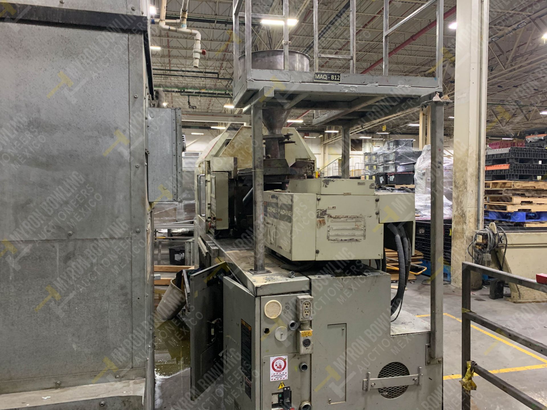 90 TON TOSHIBA ISGS90V10-2Y PLASTIC INJECTION MOLDING MACHINE - Image 14 of 17