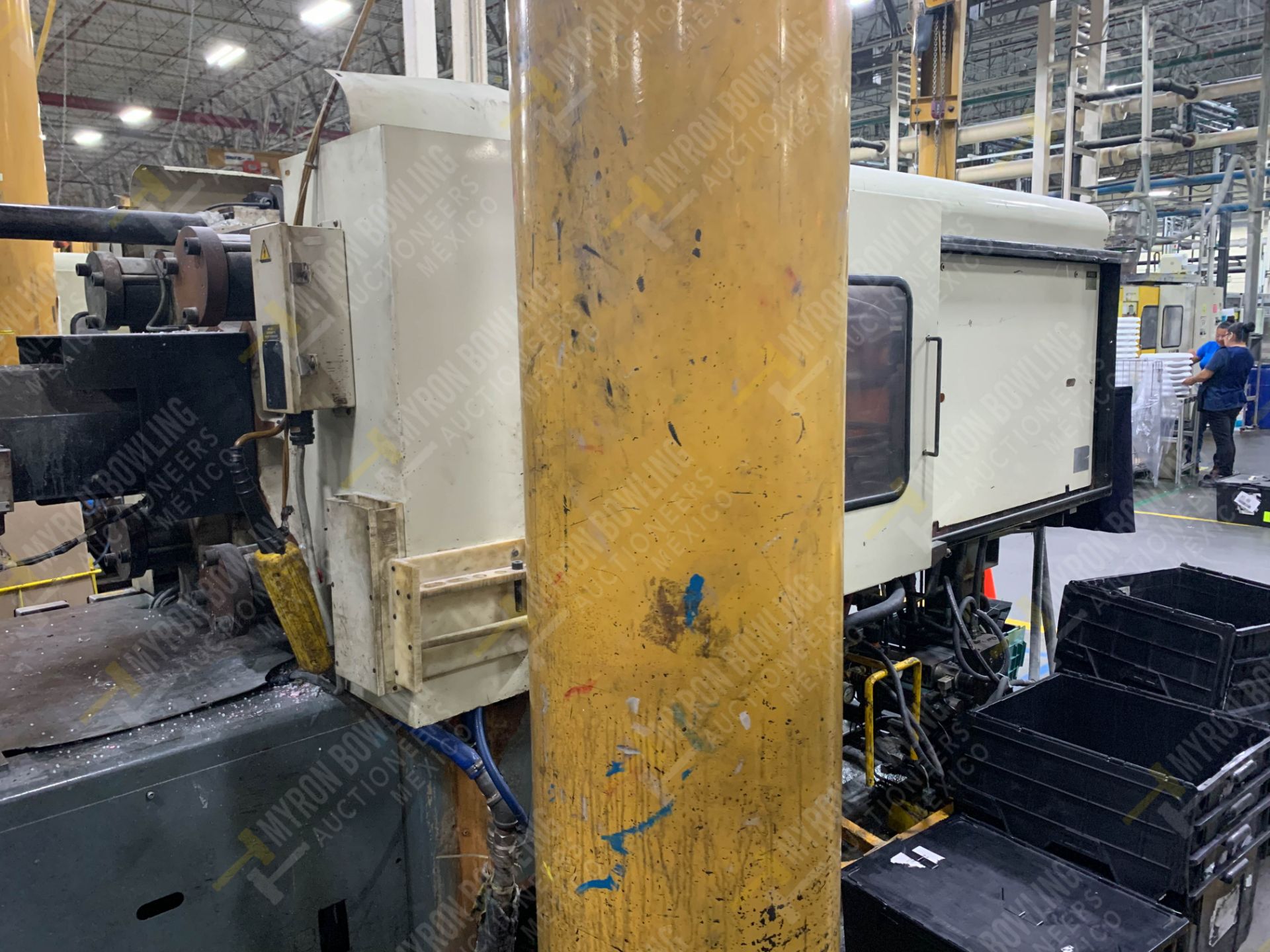 220 TON CINCINNATI MILACRON VT-220-20 PLASTIC INJECTION MOLDING MACHINE, MFG YEAR 1997 - Image 11 of 12