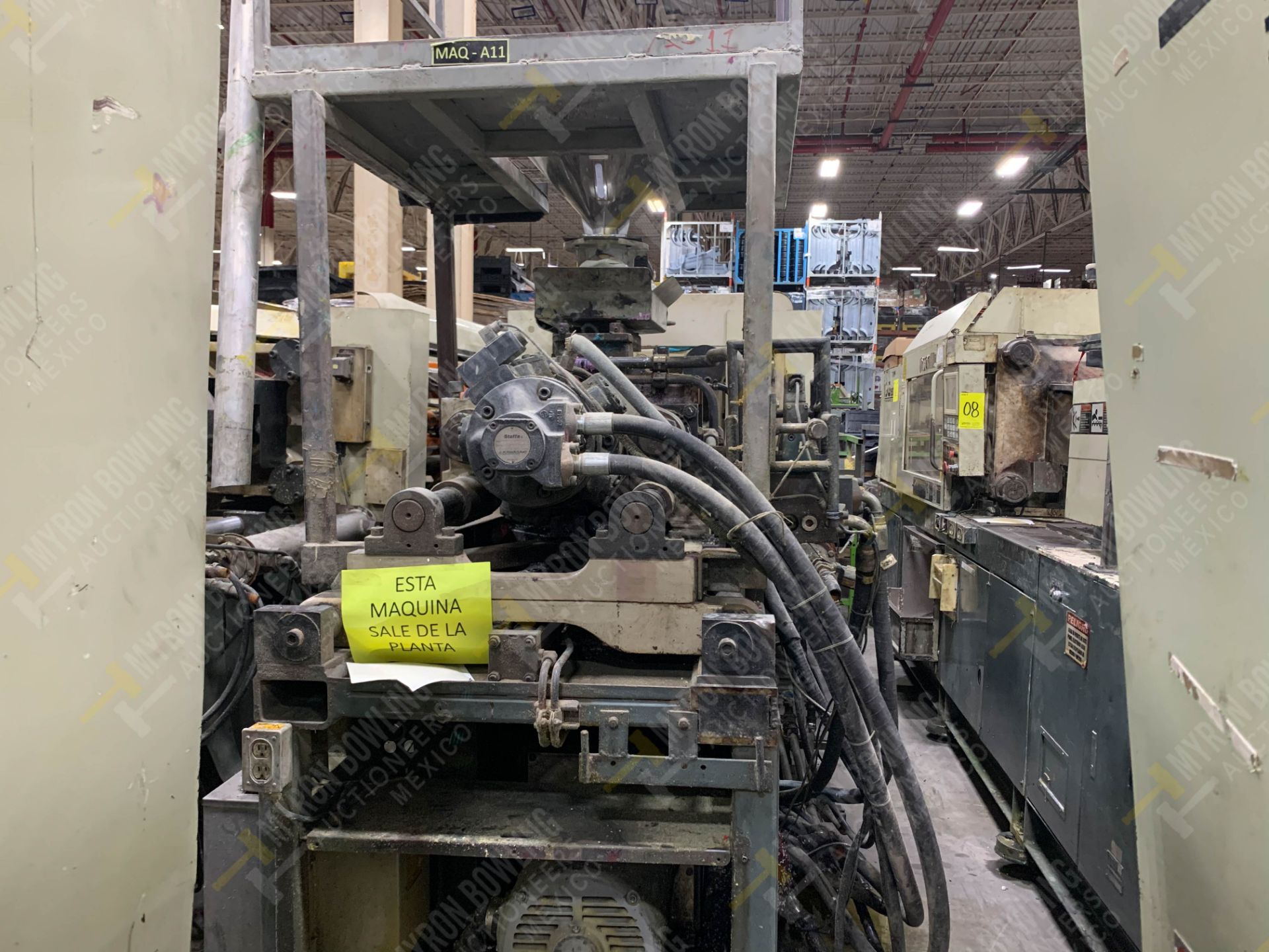 165 TON CINCINNATI MILACRON VT165 PLASTIC INJECTION MOLDING MACHINE - Image 3 of 23