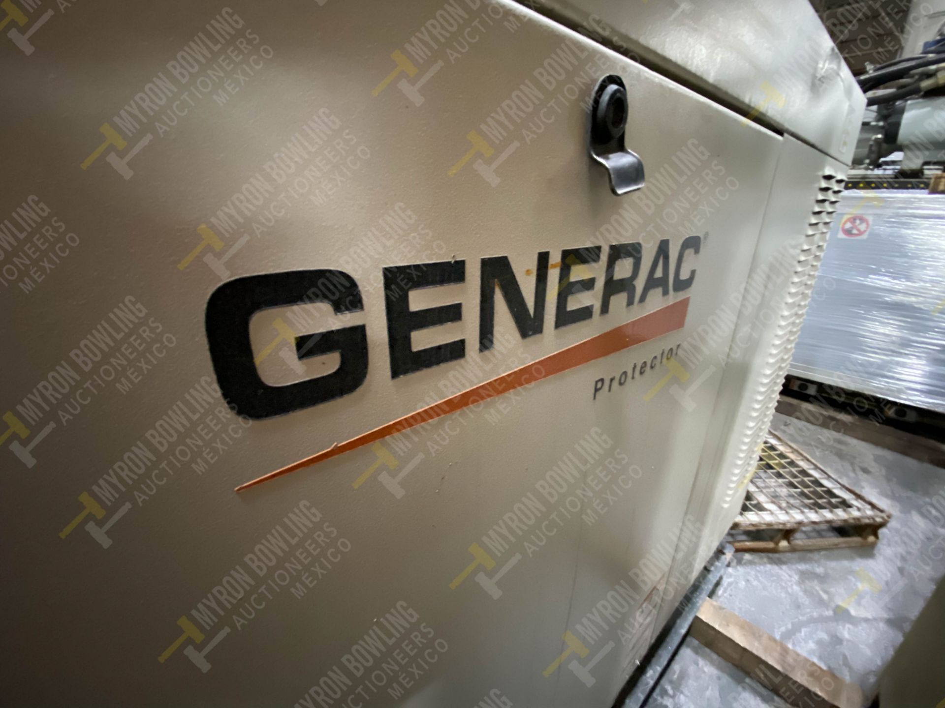 Generador de emergencia GENERAC, MOD. RG06024KVSX, SERIE 4587741, 75 KVA, MOTOR 4 CIL A GASOLINA. A - Image 12 of 13